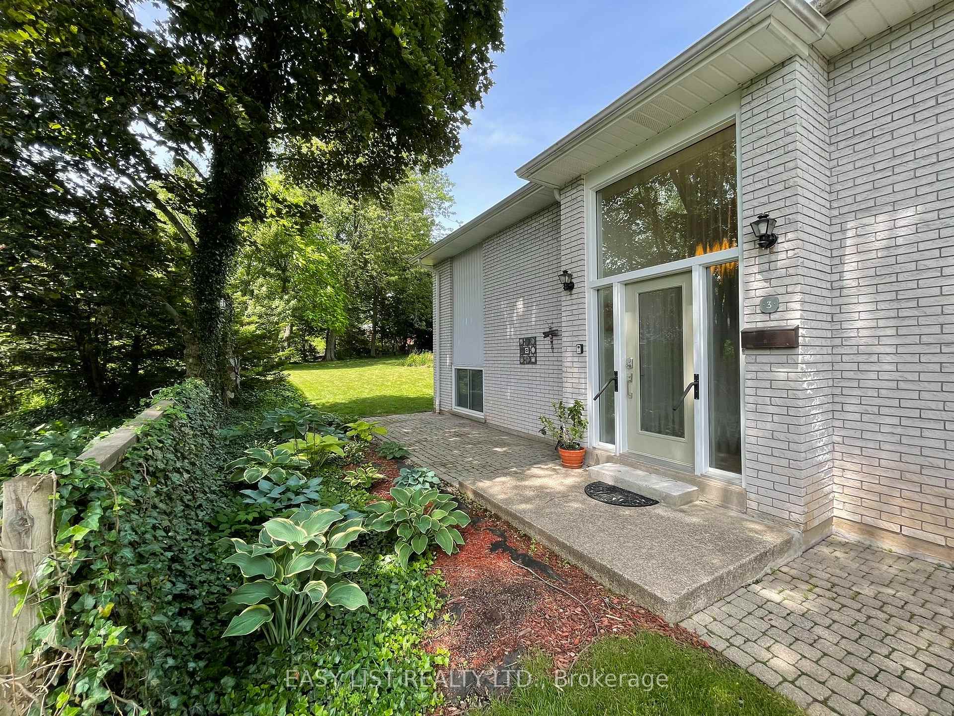 Photo 2 of 3 Baker Place, Pelham, Fonthill — HOMEH