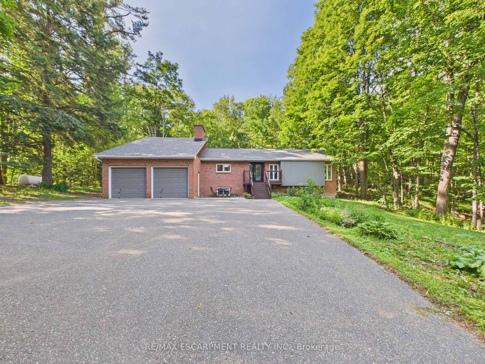 Photo 2 of 1060 Golden Beach Road, Bracebridge, Monck (Bracebridge) — HOMEH