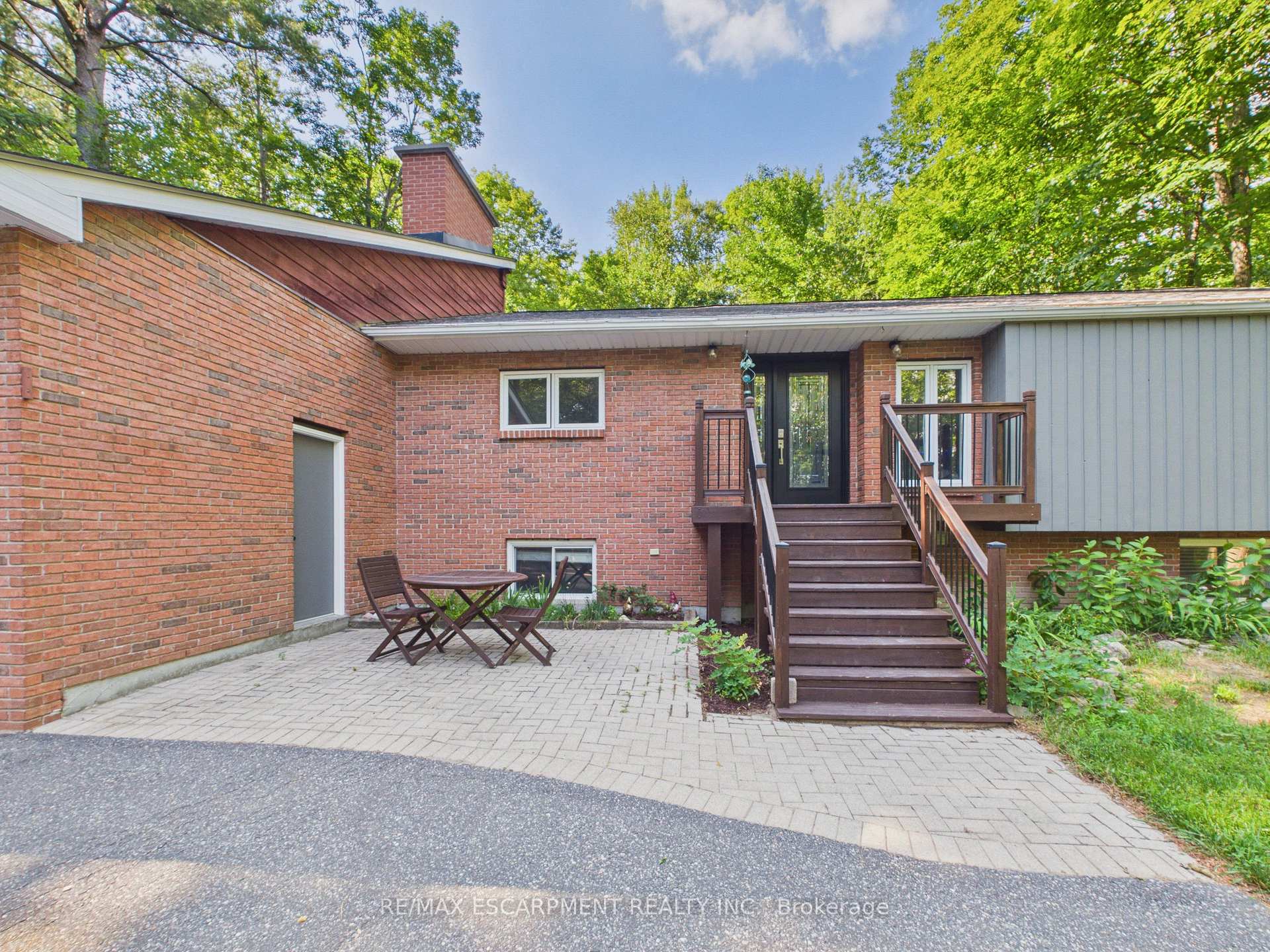 Photo 4 of 1060 Golden Beach Road, Bracebridge, Monck (Bracebridge) — HOMEH