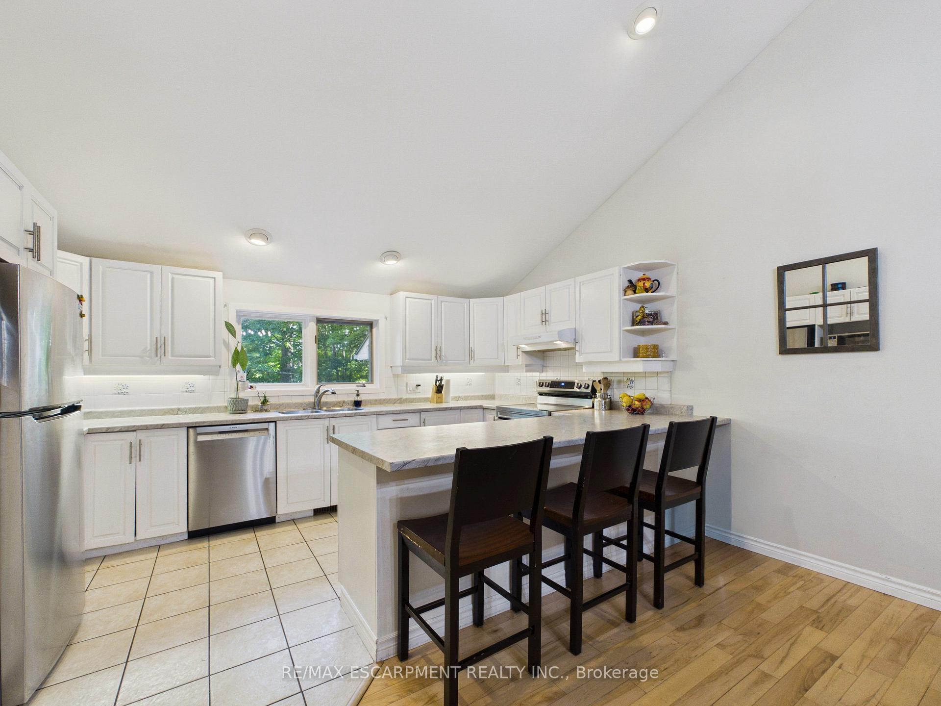 Photo 6 of 1060 Golden Beach Road, Bracebridge, Monck (Bracebridge) — HOMEH