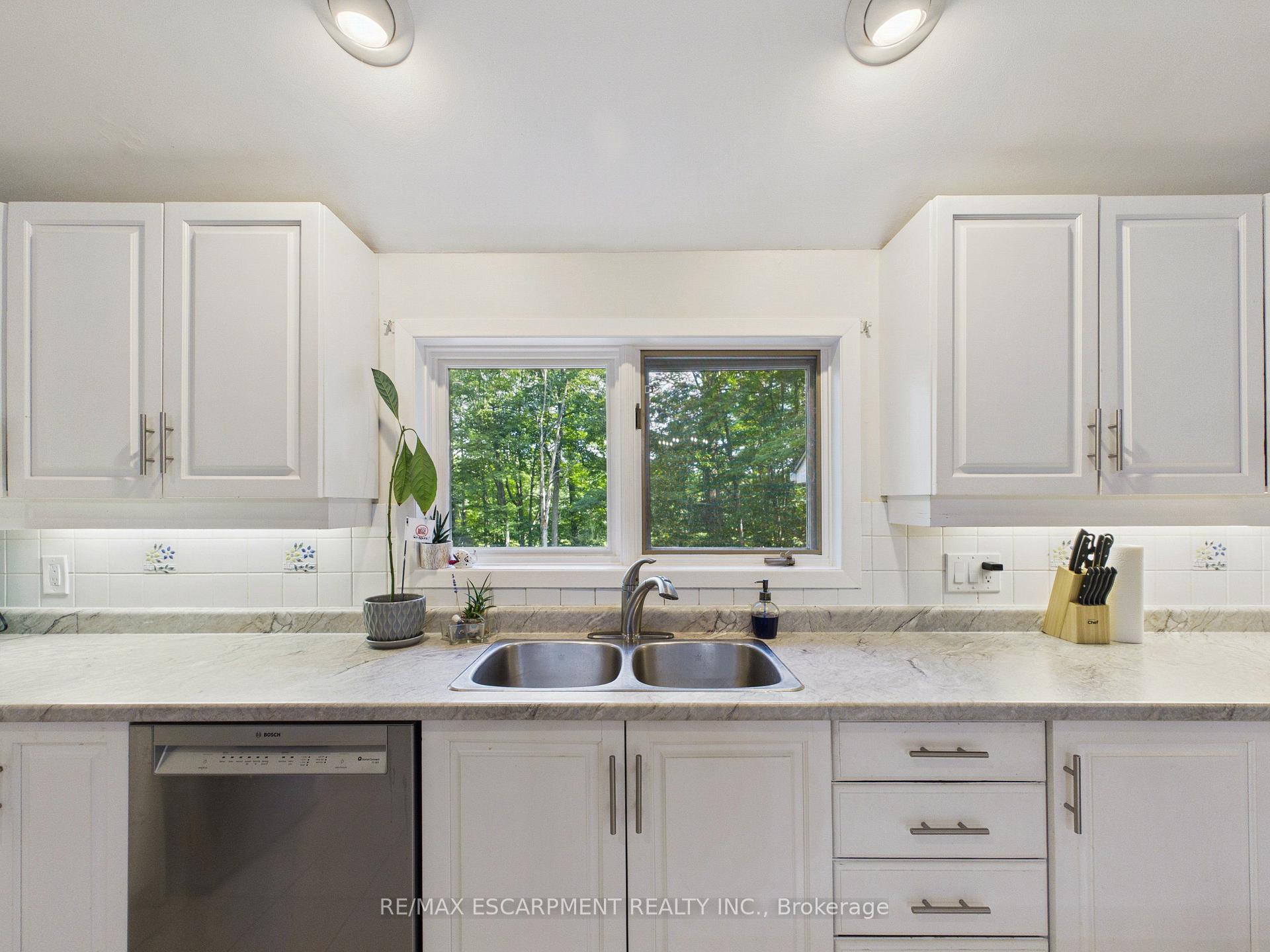 Photo 8 of 1060 Golden Beach Road, Bracebridge, Monck (Bracebridge) — HOMEH