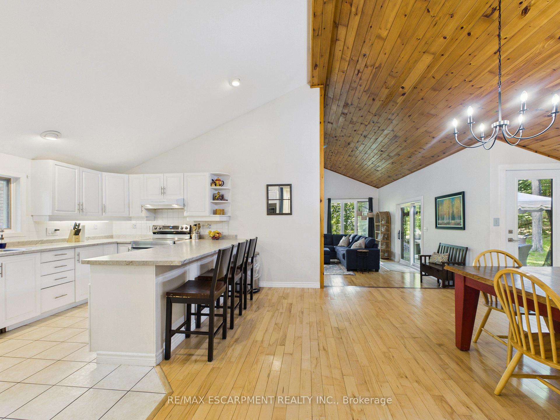 Photo 10 of 1060 Golden Beach Road, Bracebridge, Monck (Bracebridge) — HOMEH