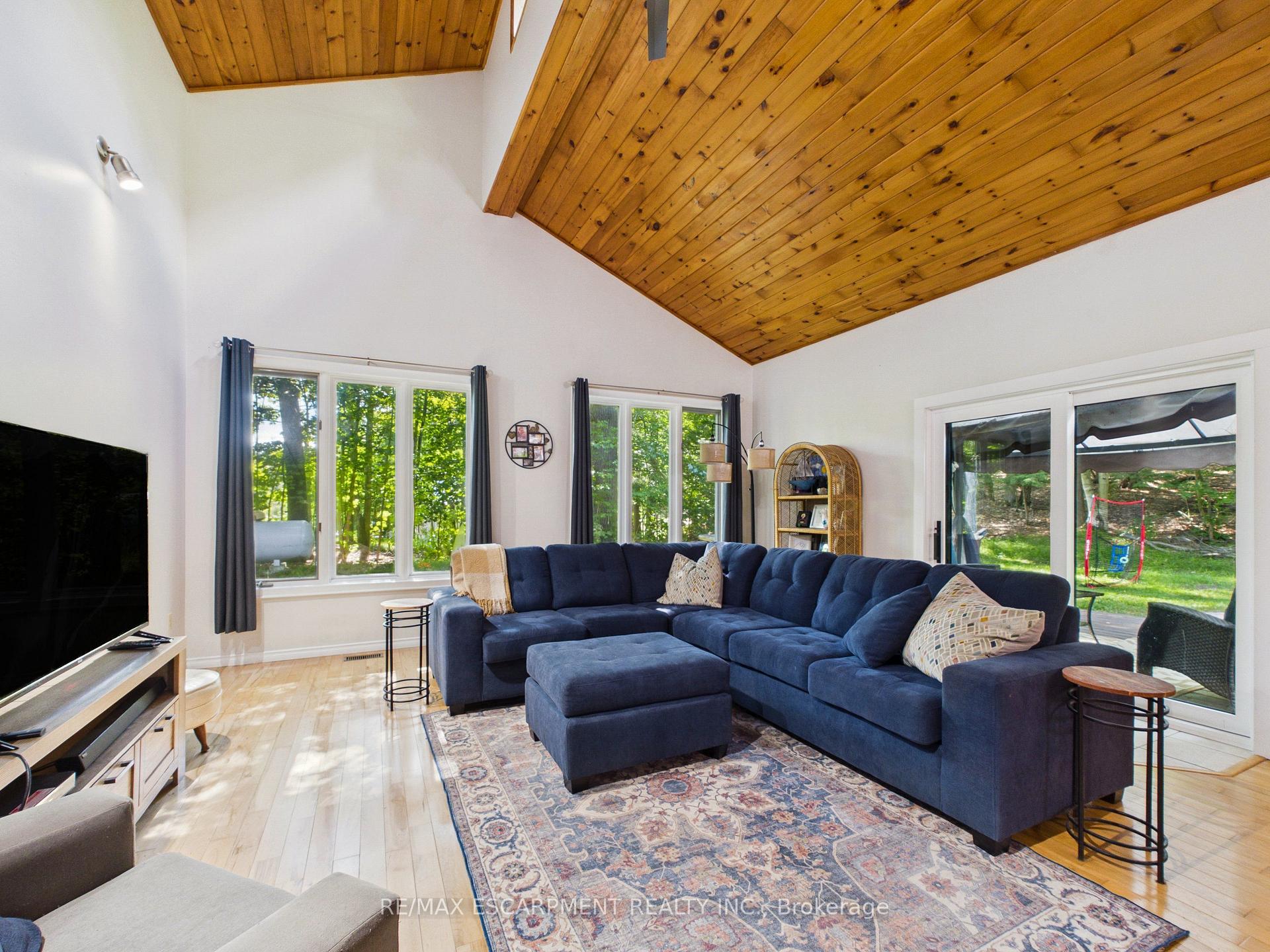 Photo 11 of 1060 Golden Beach Road, Bracebridge, Monck (Bracebridge) — HOMEH