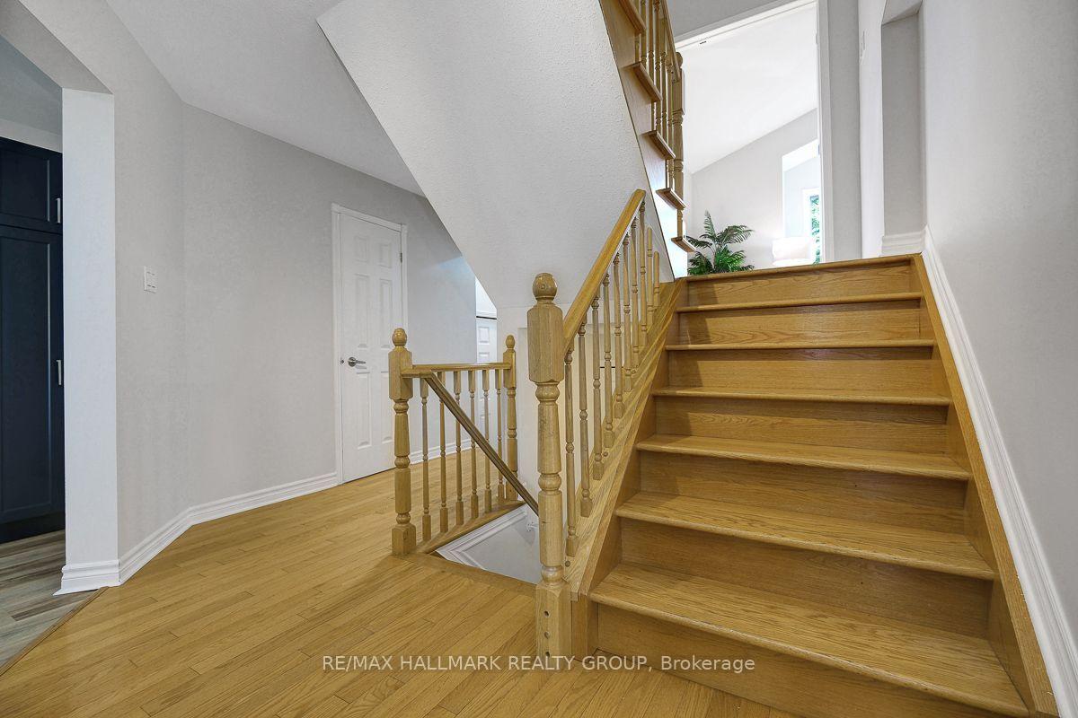 Photo 3 of 1209 Whiterock Street, Ottawa, Carson Grove — HOMEH