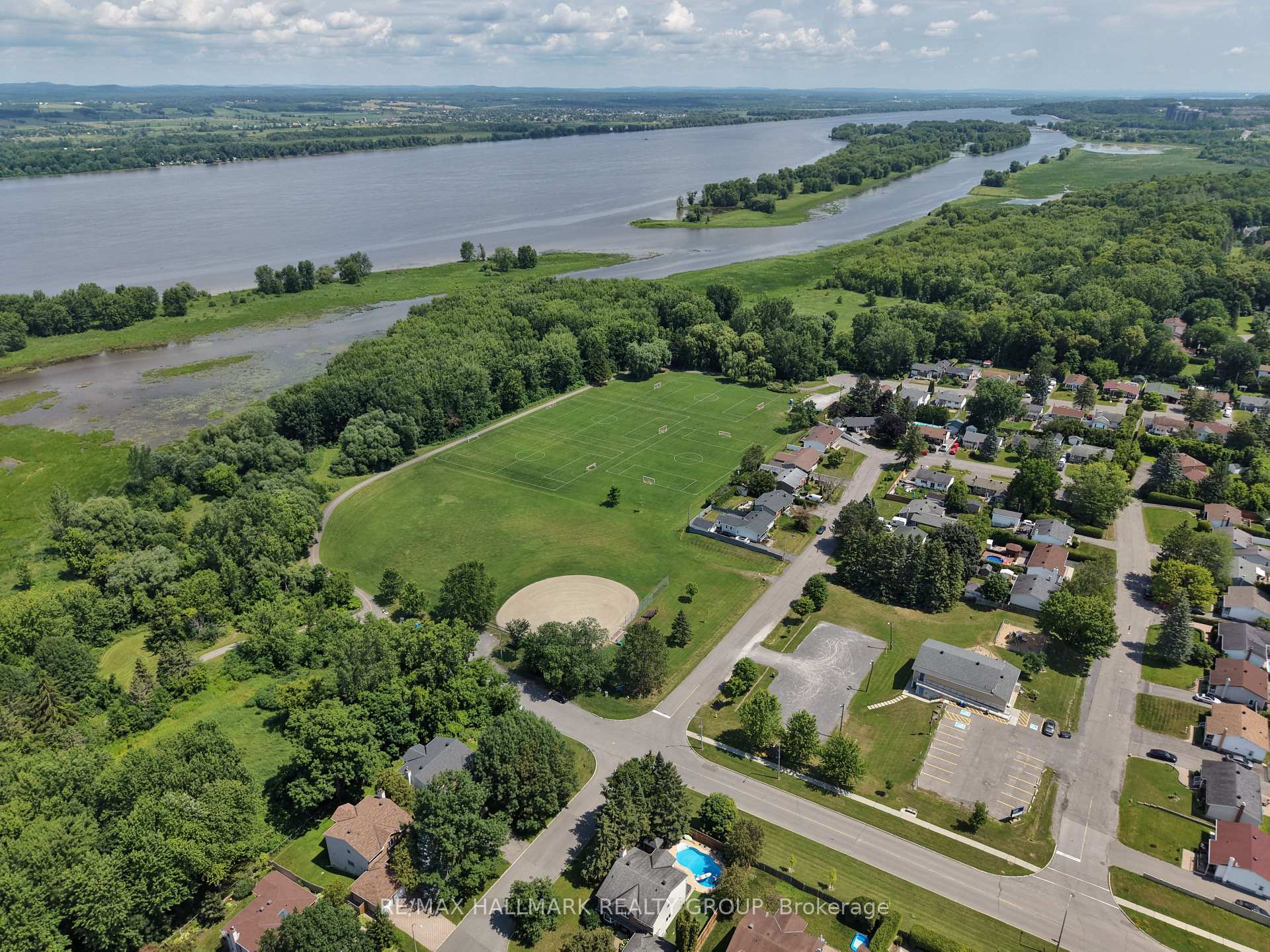 Photo 32 of 7954 Decarie Drive, Ottawa, Orleans Wood — HOMEH