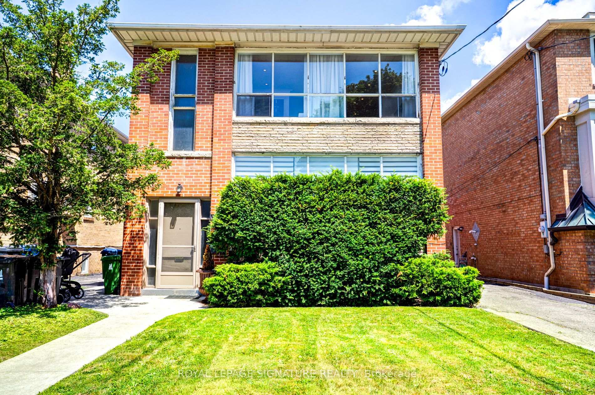 Front of Unit 2nd Flr, 138 Woburn Avenue