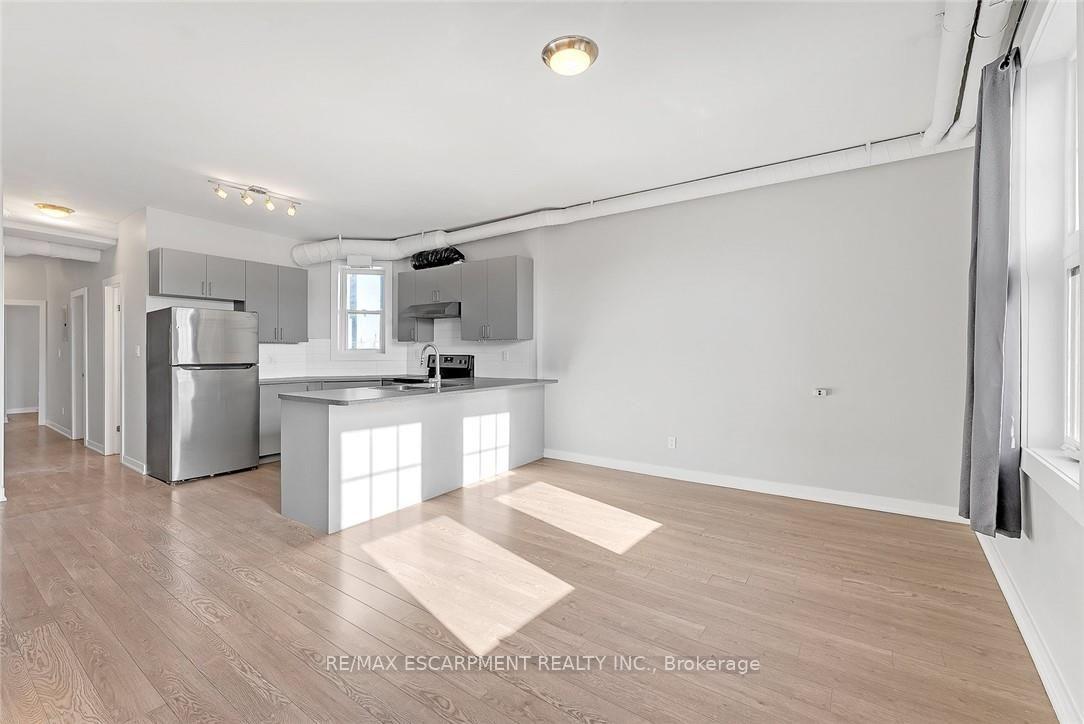 Photo 10 of Unit 302, 657 Barton Street E, Hamilton, Gibson — HOMEH