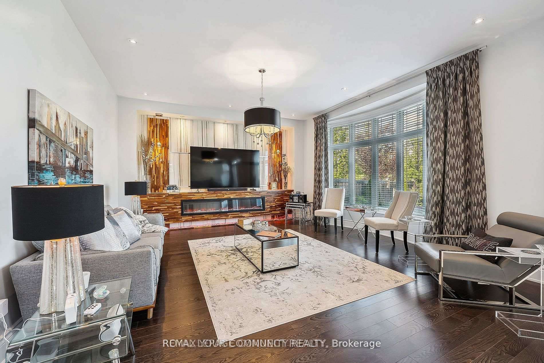 Photo 11 of 336 Farrell Road, Vaughan, Patterson — HOMEH