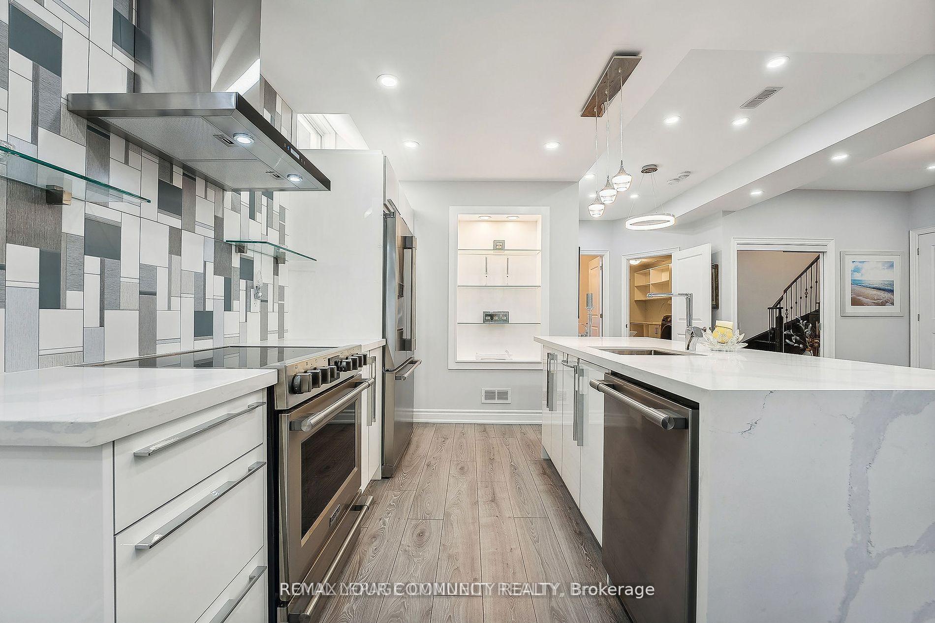 Photo 17 of 336 Farrell Road, Vaughan, Patterson — HOMEH