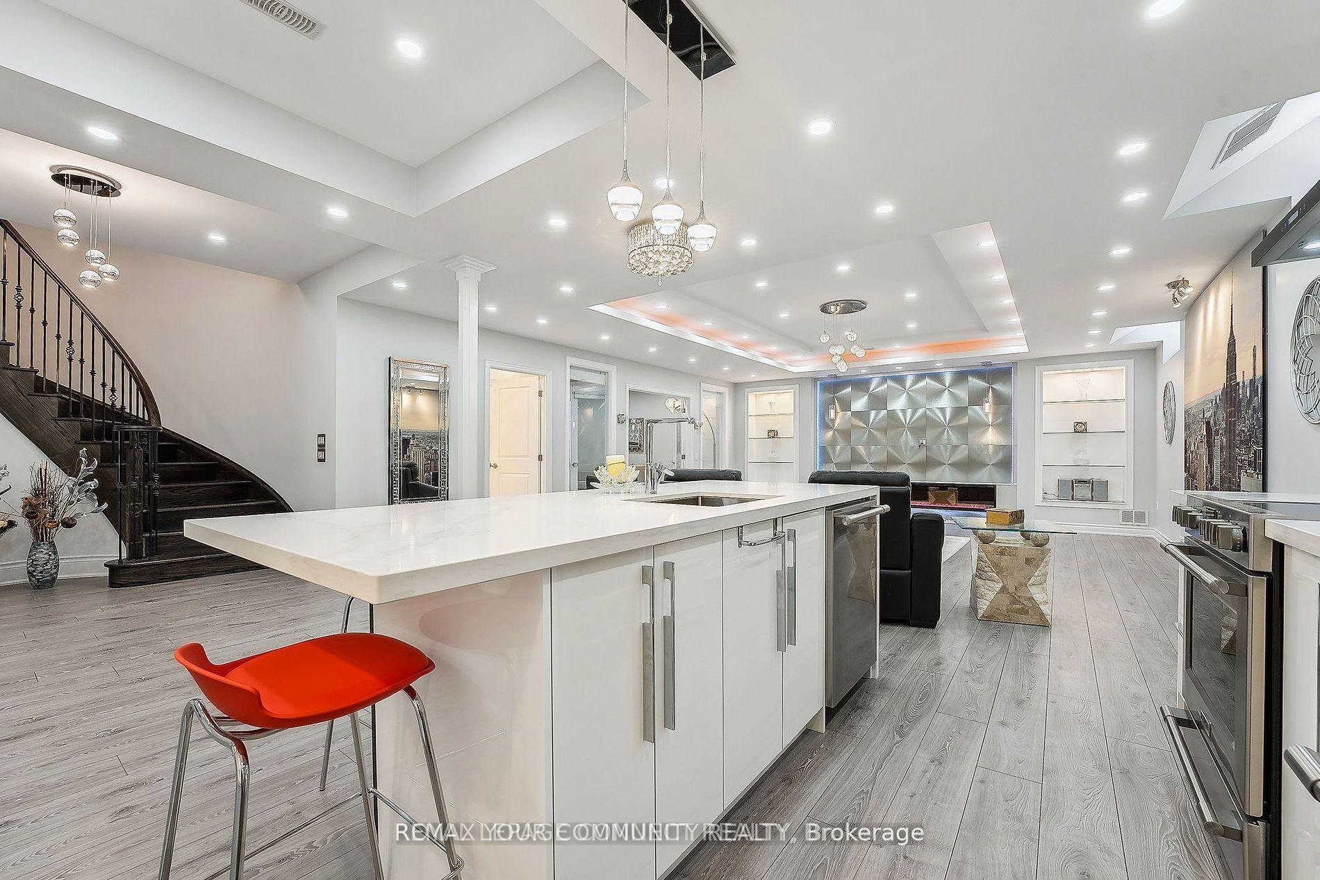 Photo 18 of 336 Farrell Road, Vaughan, Patterson — HOMEH