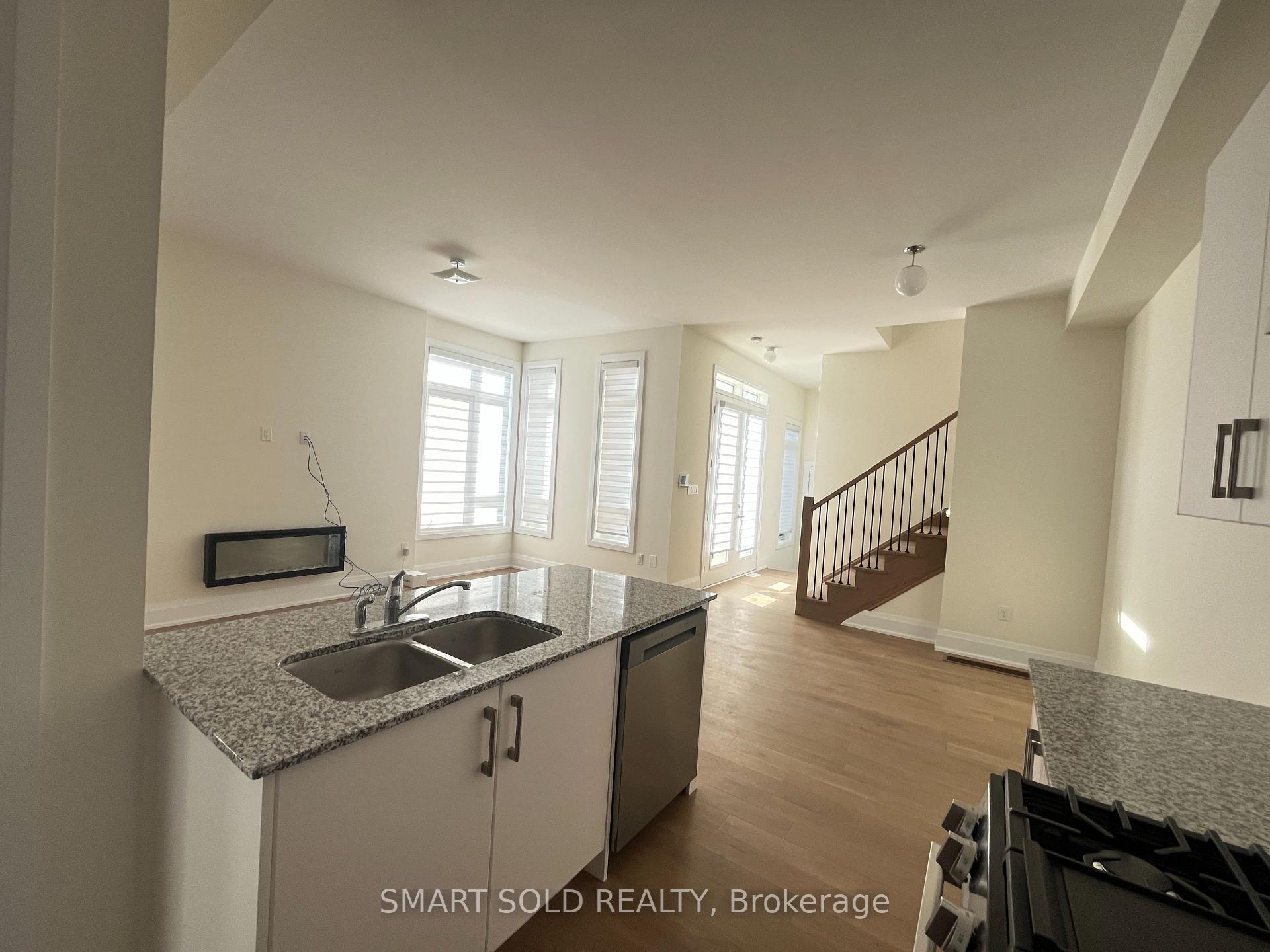 Photo 6 of 42 Mindanao Avenue, Markham, Victoria Manor-Jennings Gate — HOMEH
