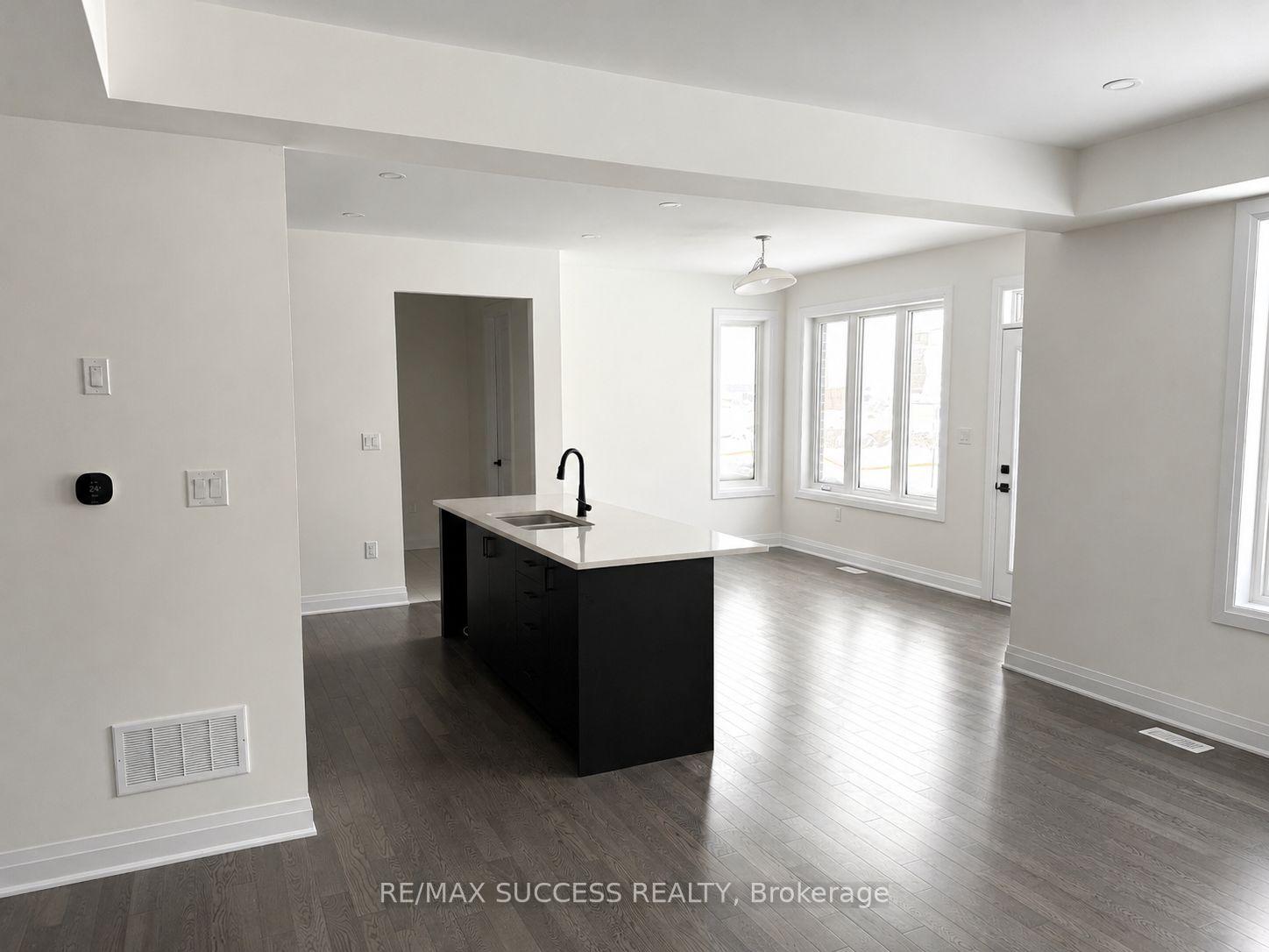 Photo 2 of 3272 Mariner Pass, Oakville, Glenorchy — HOMEH
