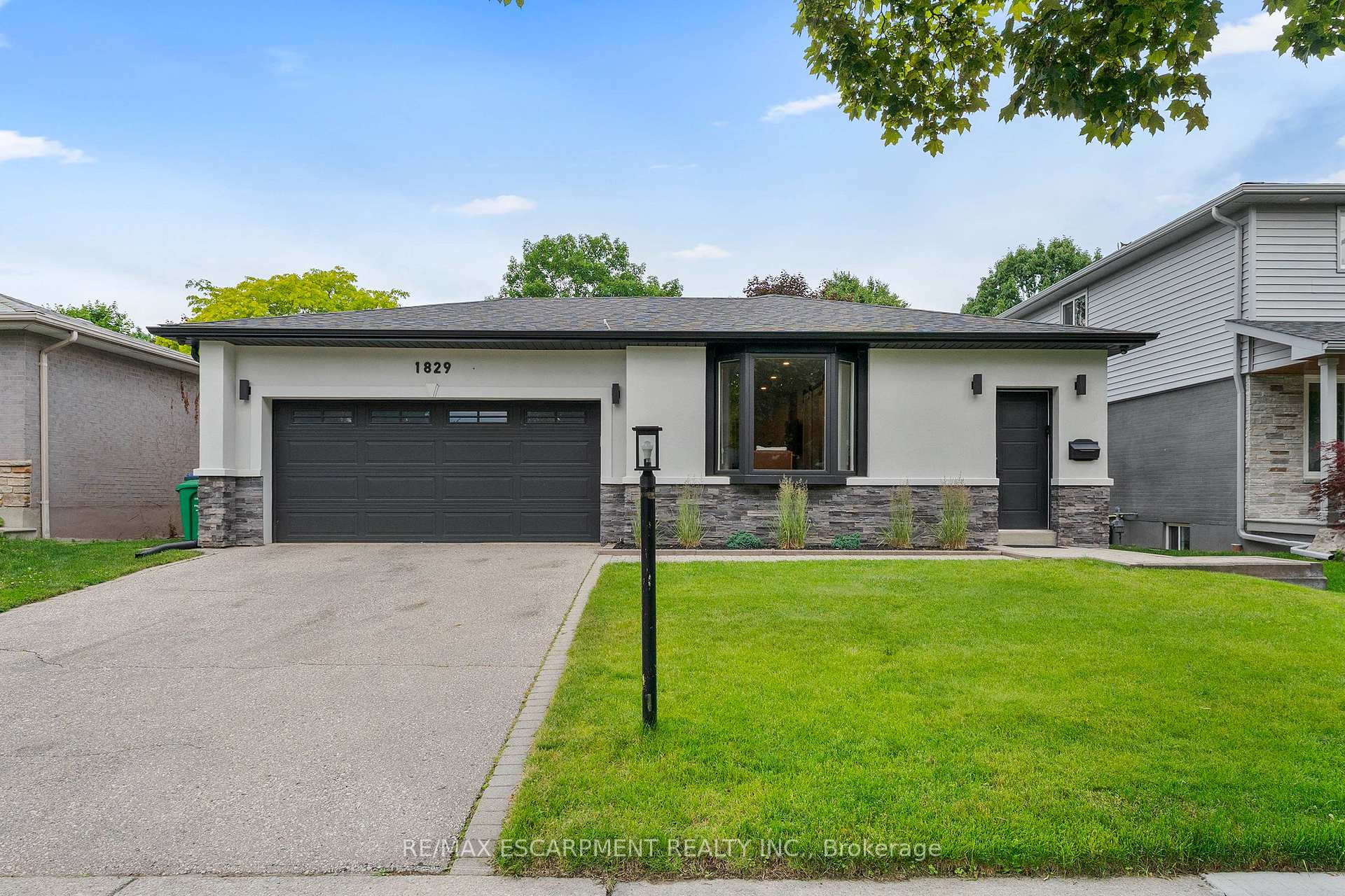 Photo 1 of 1829 Barsuda Drive, Mississauga, Clarkson — HOMEH