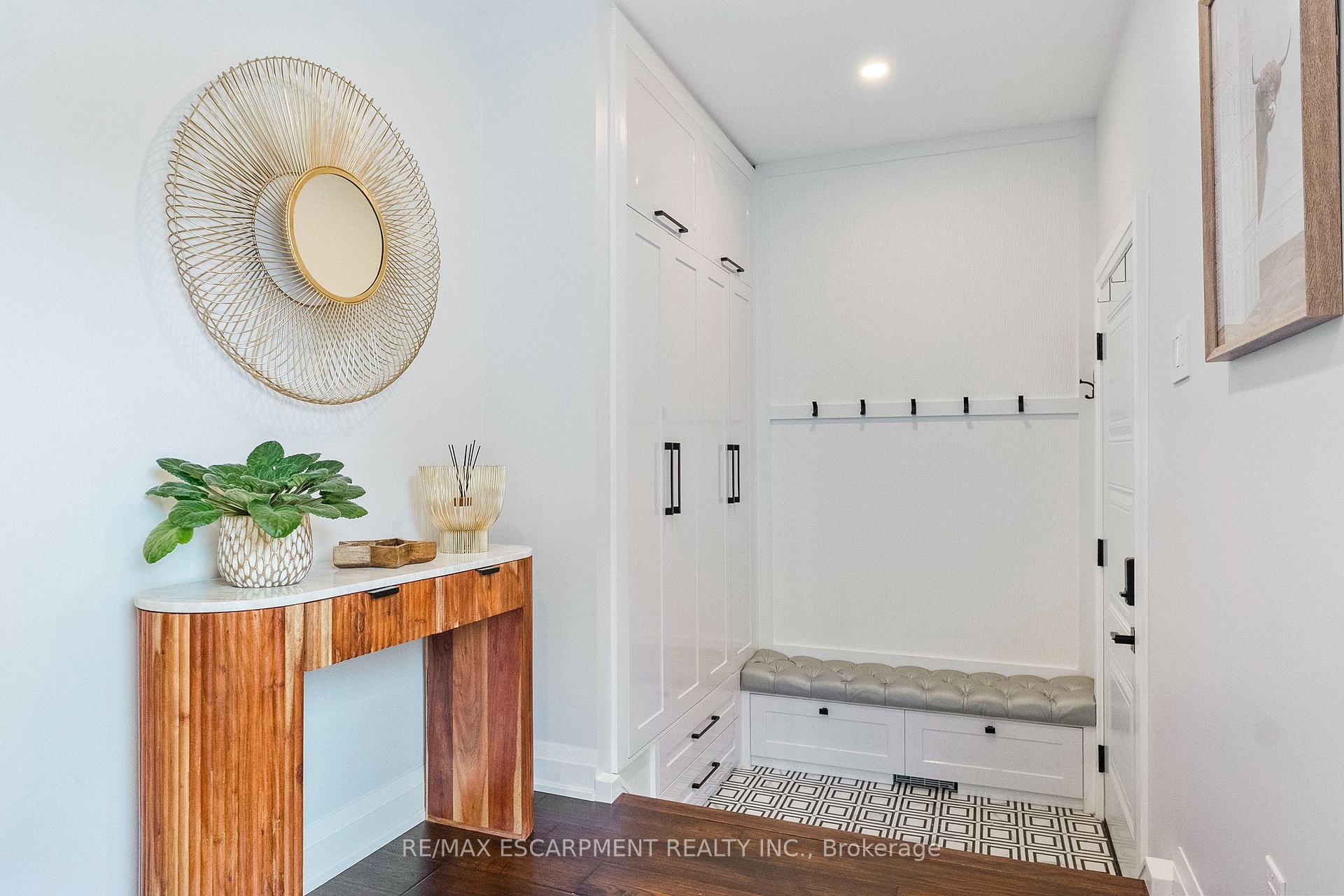 Photo 5 of 1829 Barsuda Drive, Mississauga, Clarkson — HOMEH