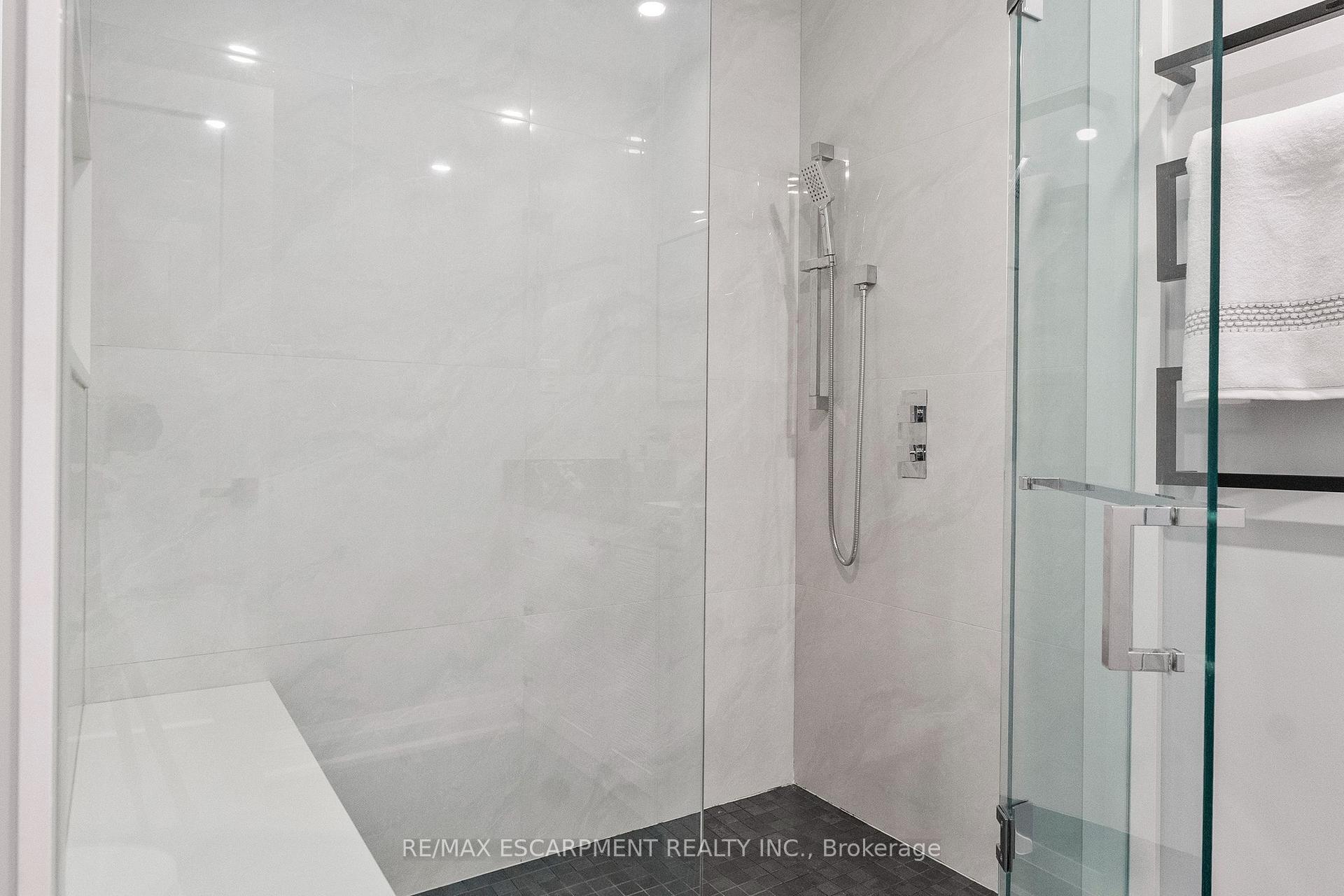 Photo 28 of 1829 Barsuda Drive, Mississauga, Clarkson — HOMEH