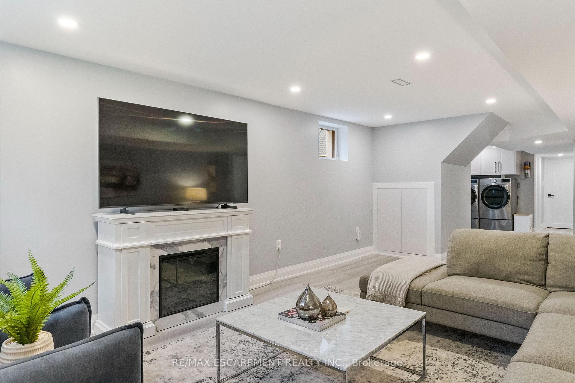 Photo 32 of 1829 Barsuda Drive, Mississauga, Clarkson — HOMEH