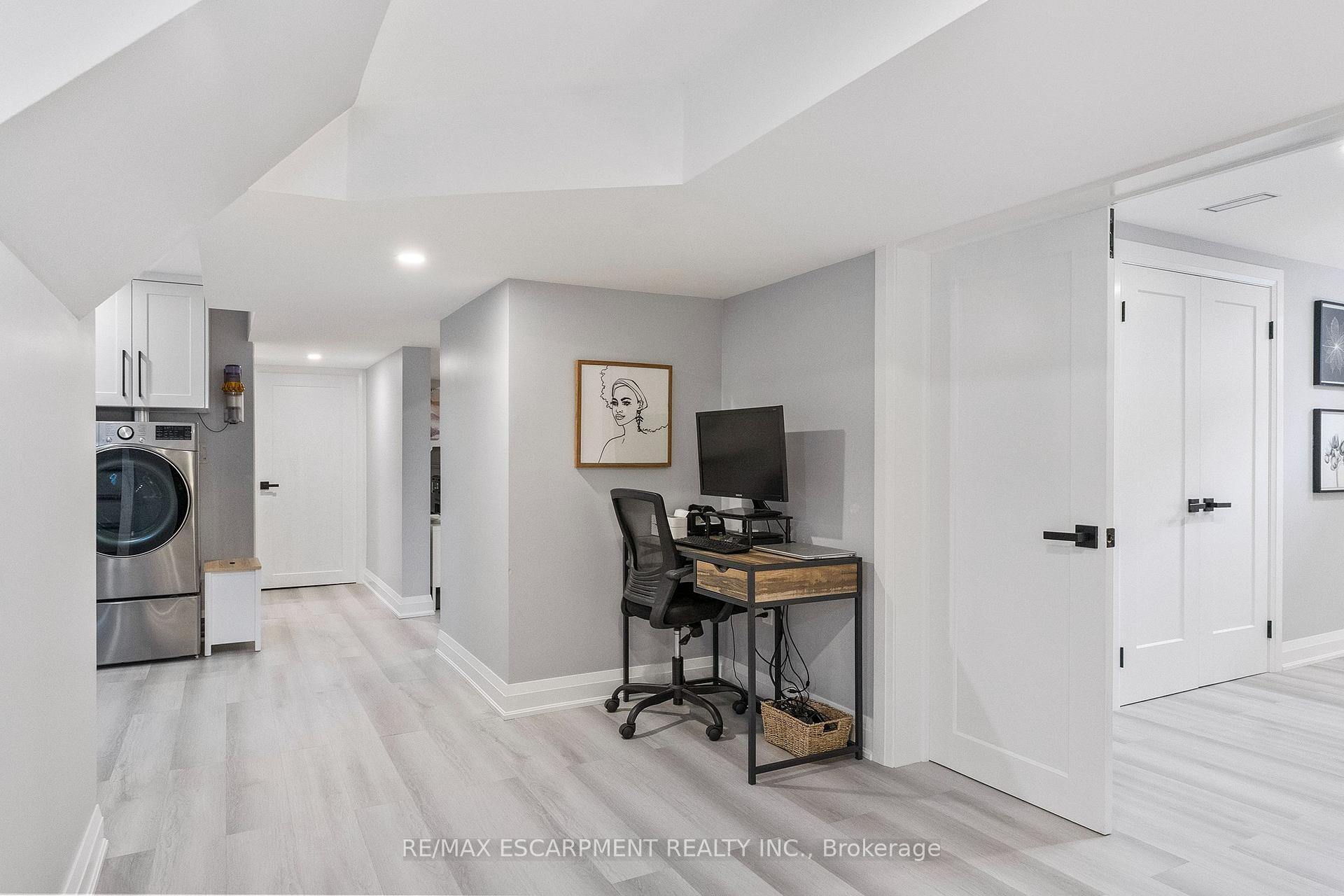 Photo 33 of 1829 Barsuda Drive, Mississauga, Clarkson — HOMEH