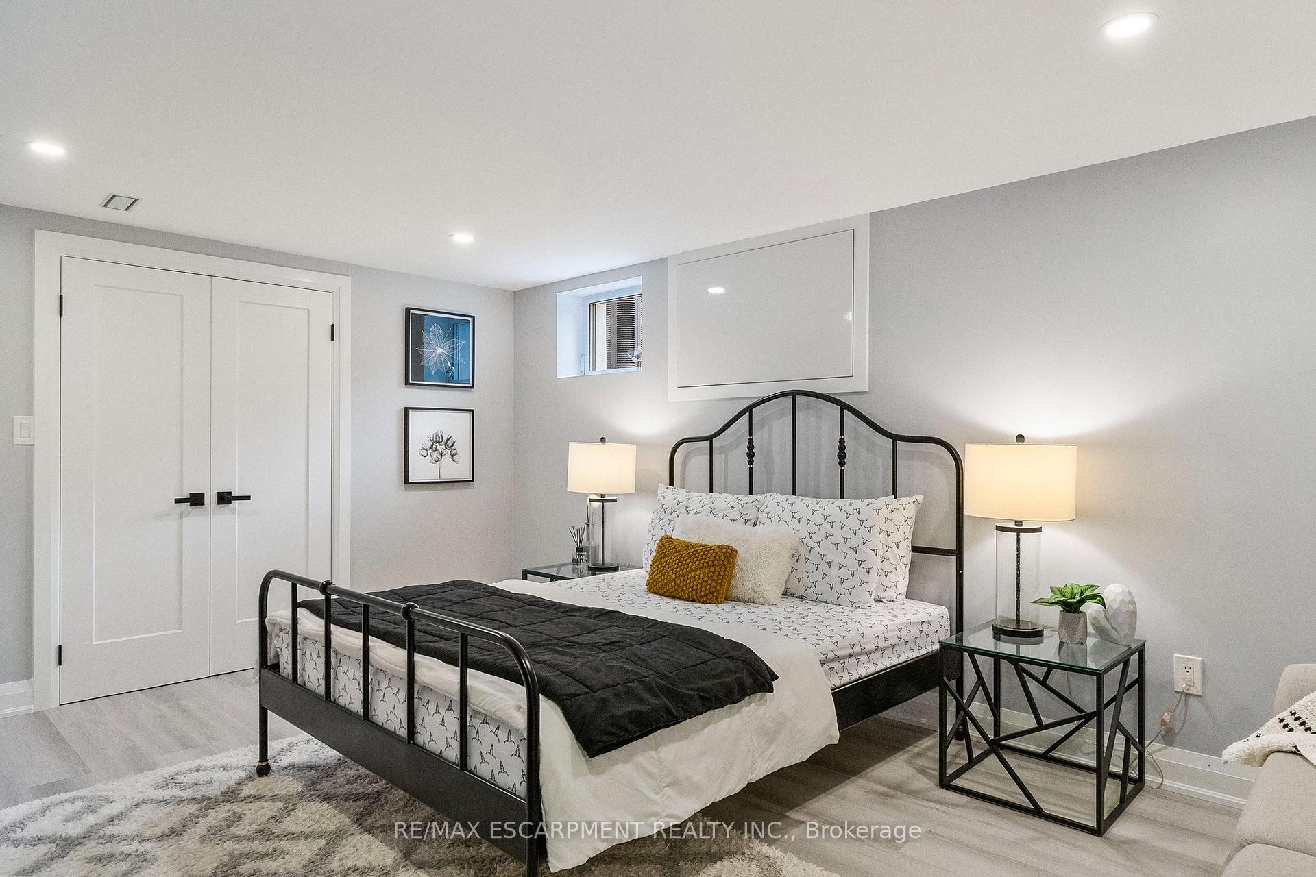 Photo 37 of 1829 Barsuda Drive, Mississauga, Clarkson — HOMEH