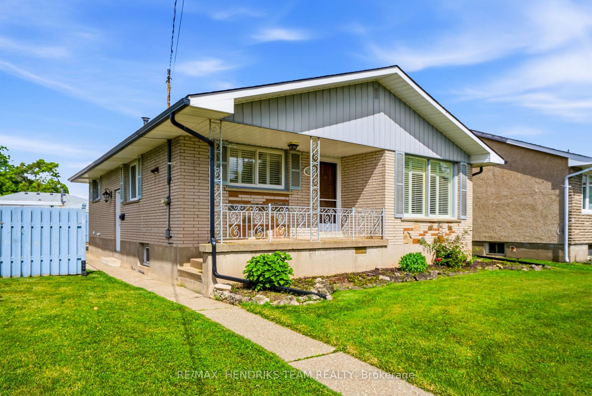 Photo 1 of 160 Classic Avenue, Welland, Lincoln/Crowland — HOMEH