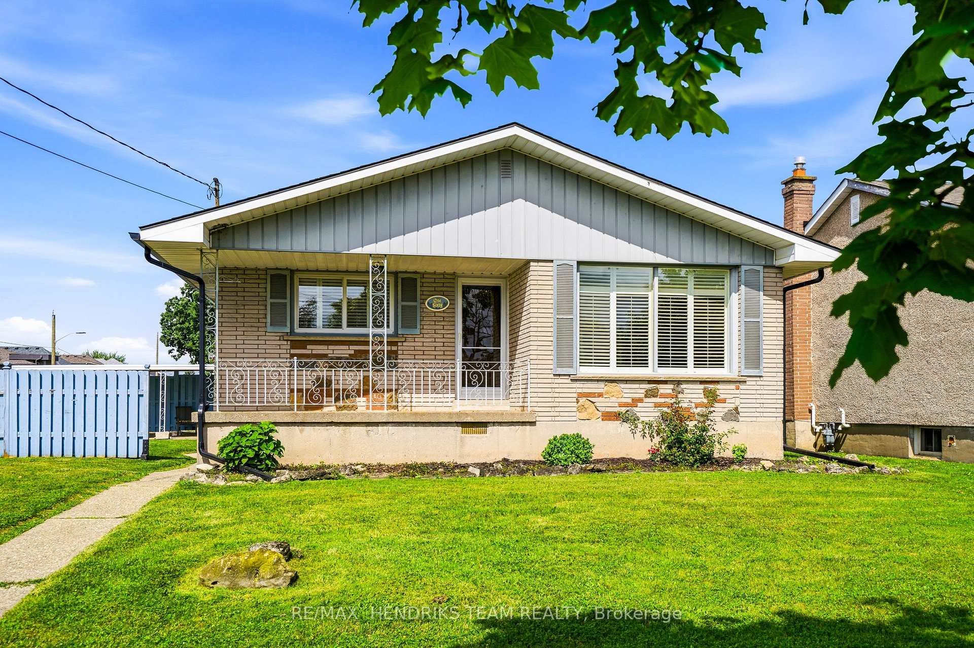 Photo 2 of 160 Classic Avenue, Welland, Lincoln/Crowland — HOMEH