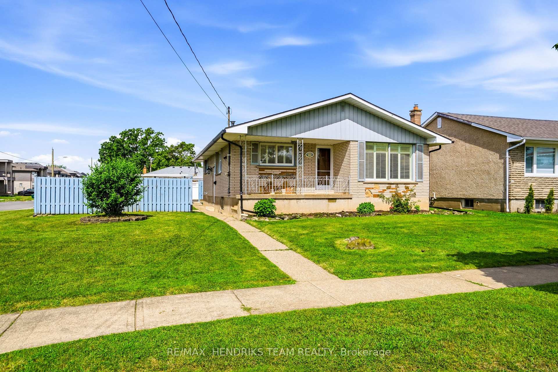 Photo 3 of 160 Classic Avenue, Welland, Lincoln/Crowland — HOMEH