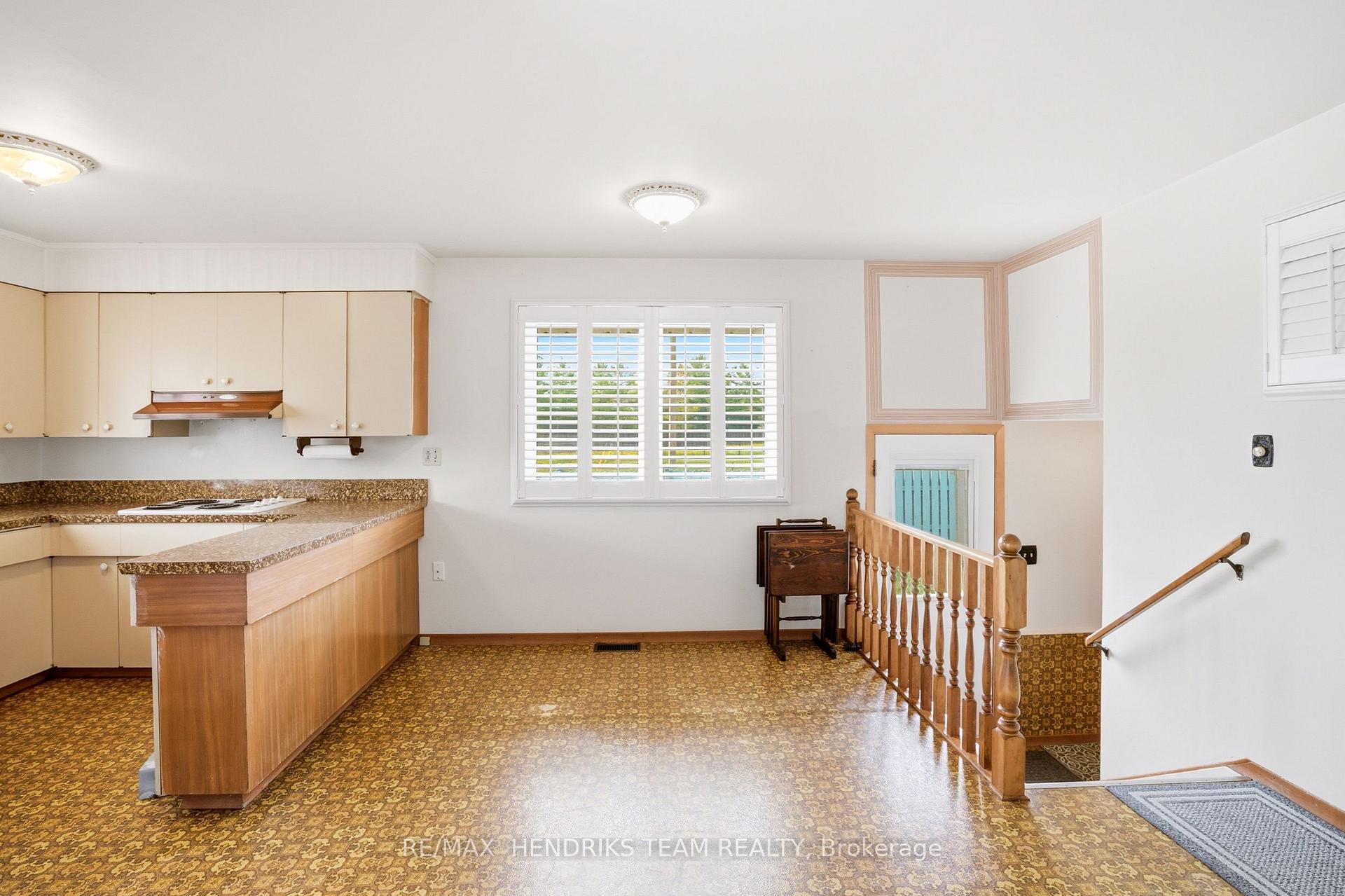 Photo 8 of 160 Classic Avenue, Welland, Lincoln/Crowland — HOMEH
