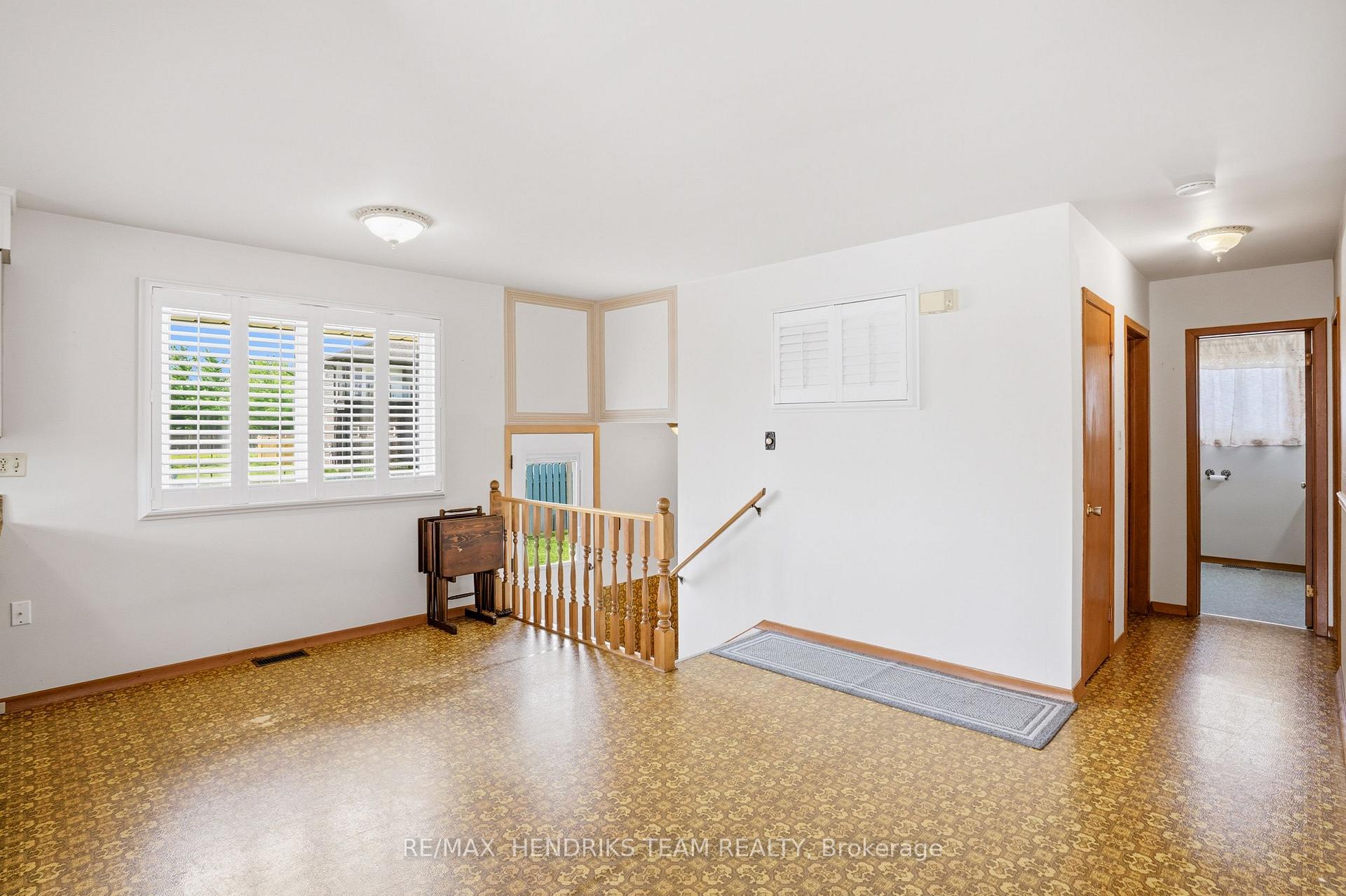 Photo 9 of 160 Classic Avenue, Welland, Lincoln/Crowland — HOMEH