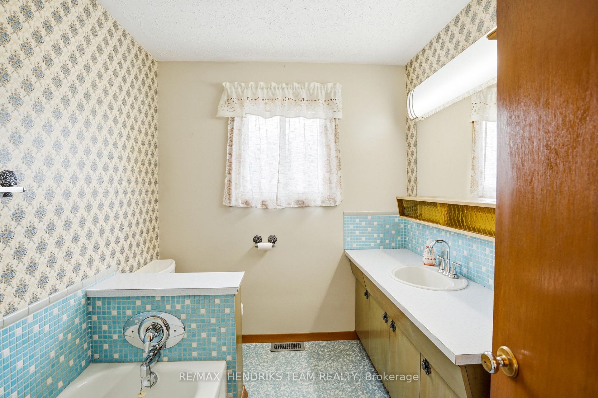 Photo 14 of 160 Classic Avenue, Welland, Lincoln/Crowland — HOMEH