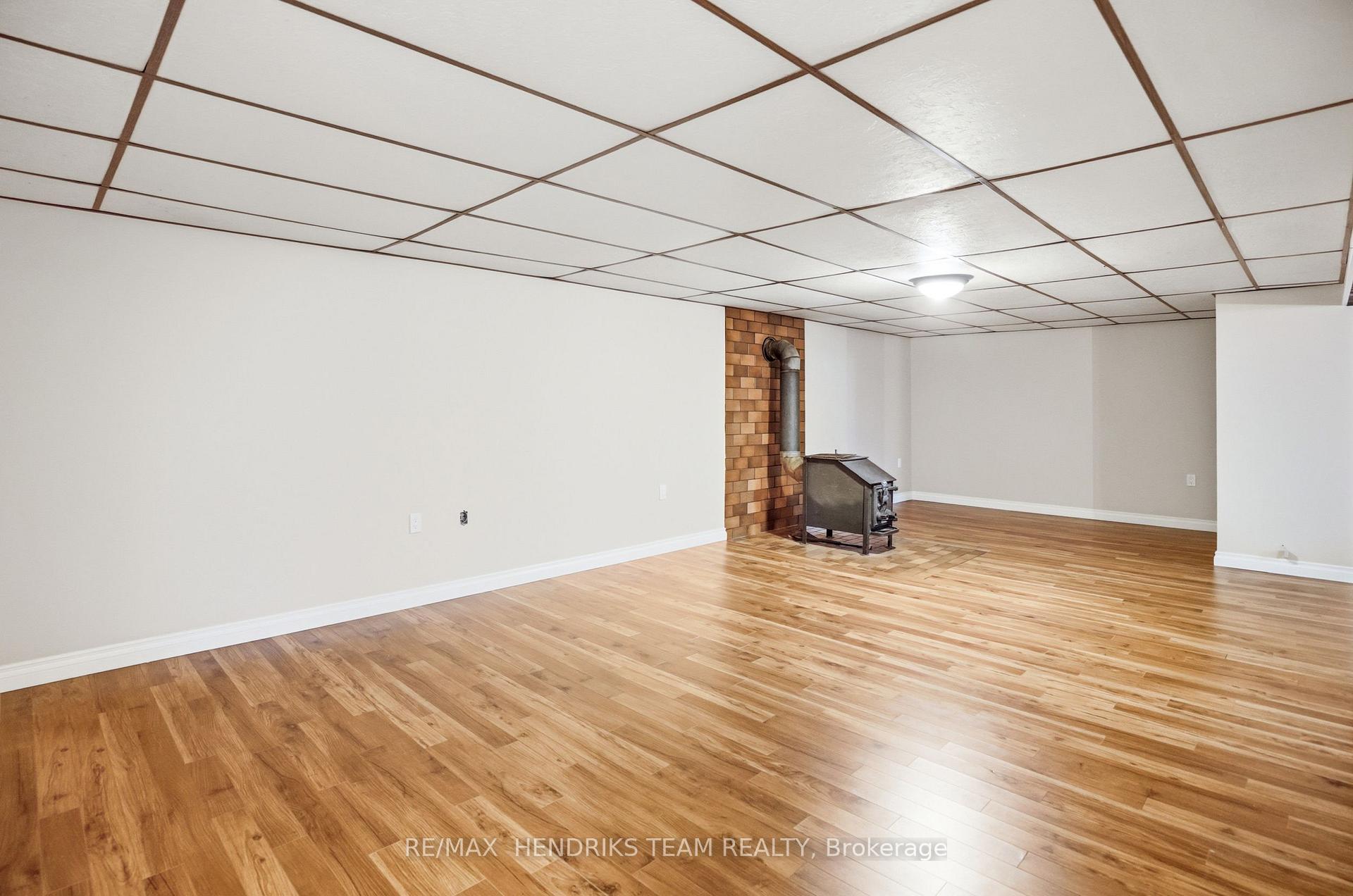 Photo 16 of 160 Classic Avenue, Welland, Lincoln/Crowland — HOMEH
