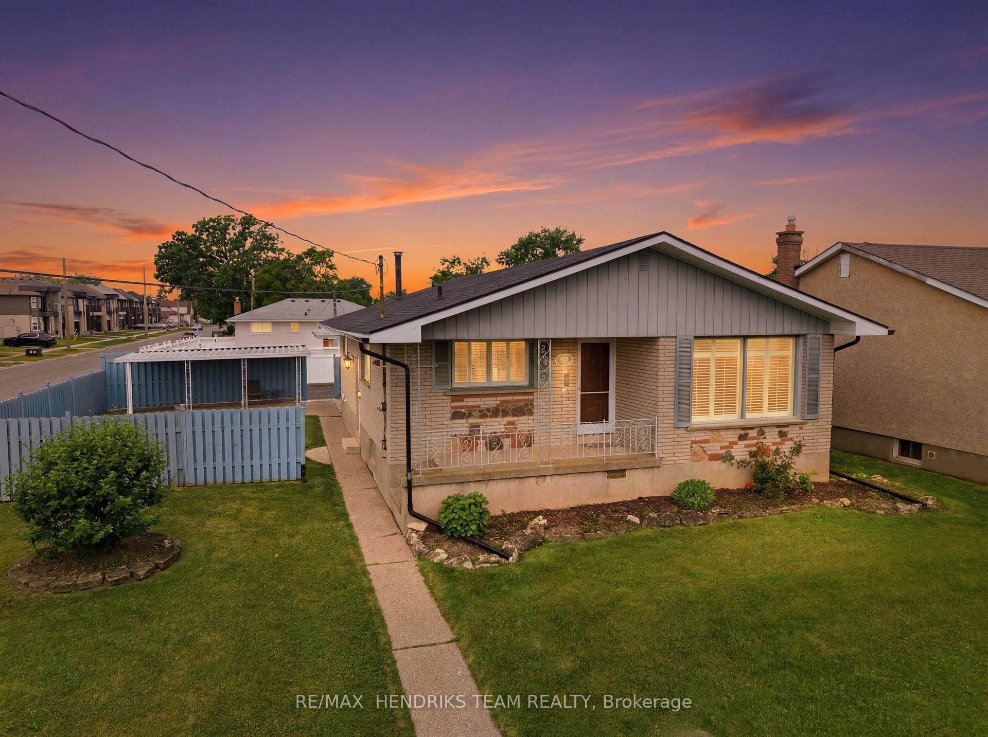 Photo 38 of 160 Classic Avenue, Welland, Lincoln/Crowland — HOMEH