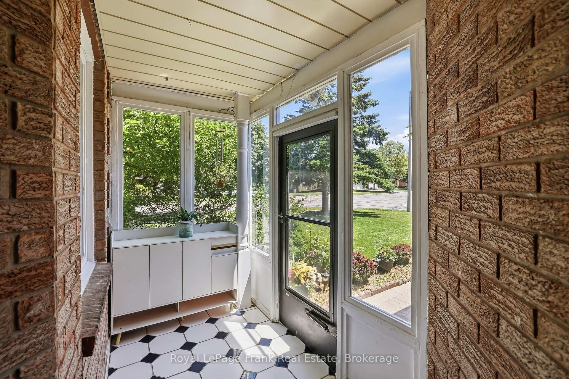 Photo 5 of 112 Oke Road, Clarington, Courtice — HOMEH