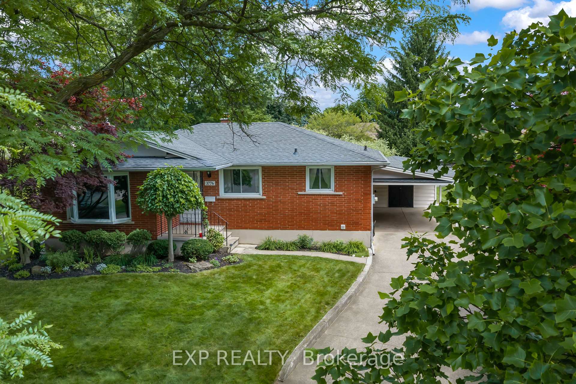 Photo 2 of 3776 Panama Court, Niagara Falls, Church's Lane — HOMEH