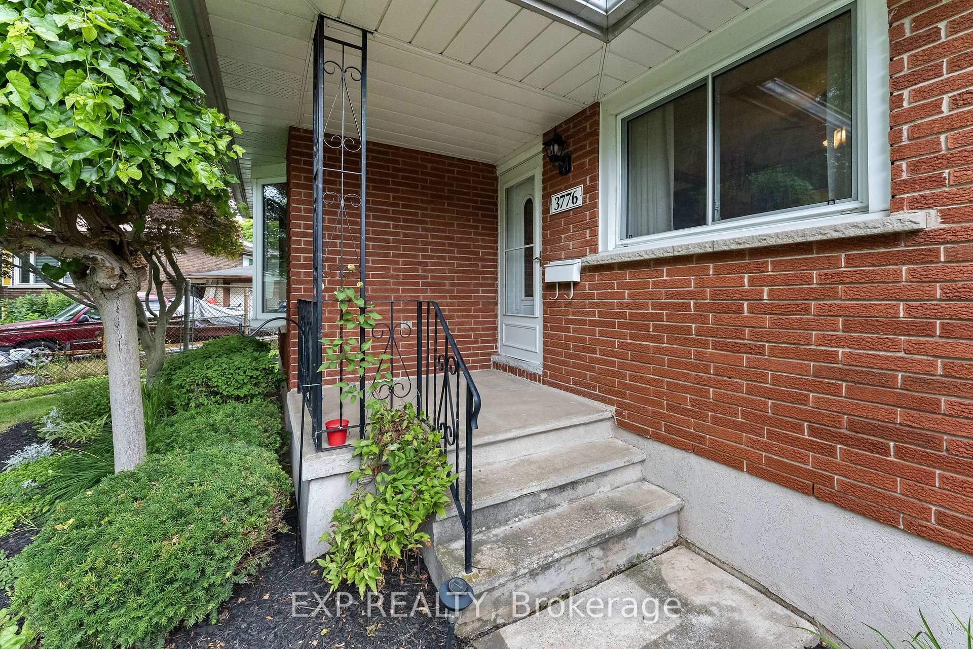 Photo 4 of 3776 Panama Court, Niagara Falls, Church's Lane — HOMEH