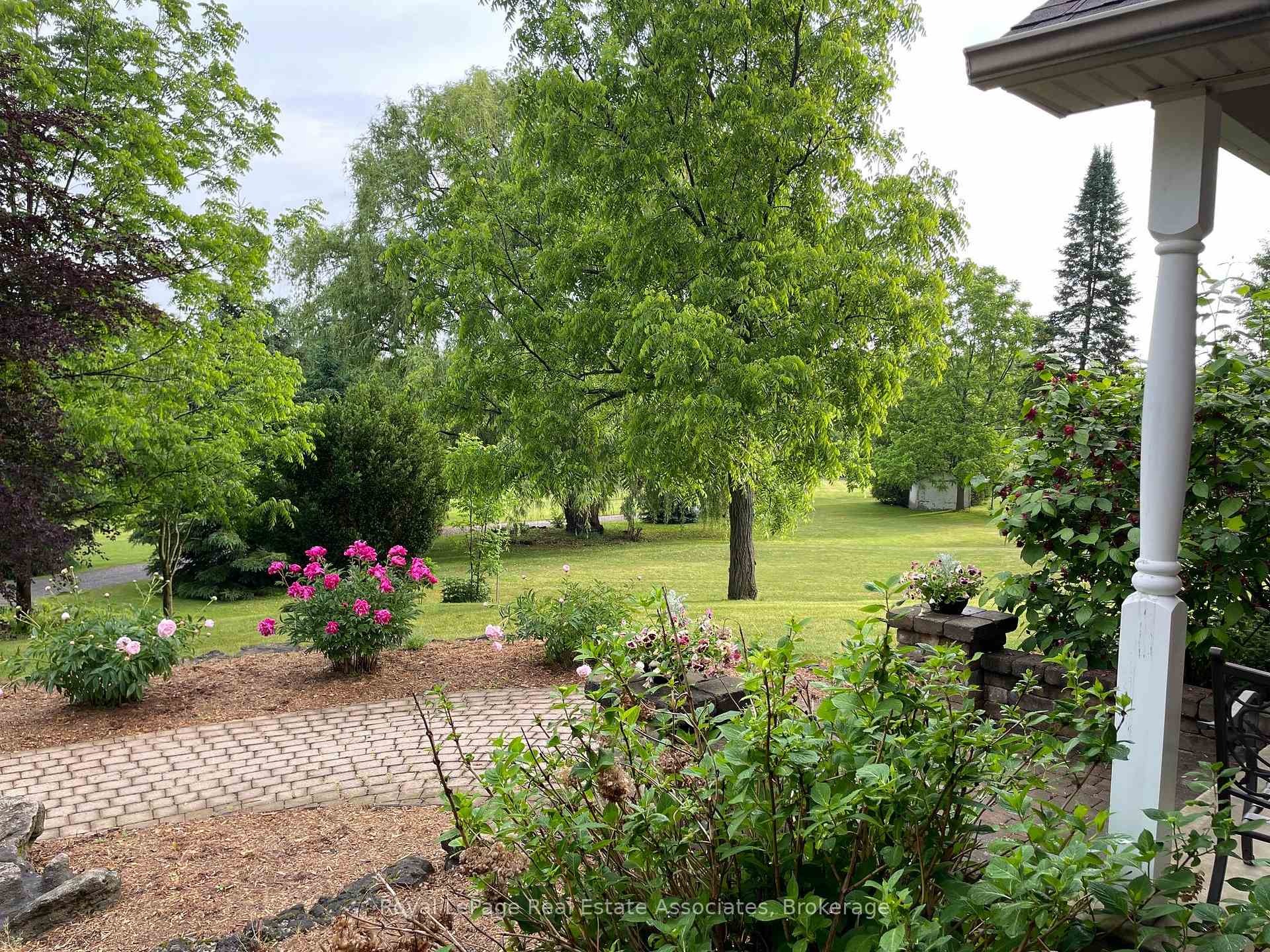 Photo 2 of 86 Ridge Road E, Grimsby, Grimsby Escarpment — HOMEH