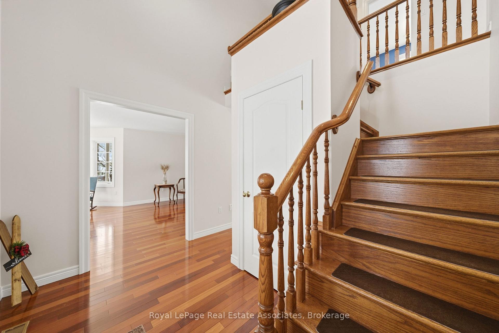 Photo 5 of 86 Ridge Road E, Grimsby, Grimsby Escarpment — HOMEH
