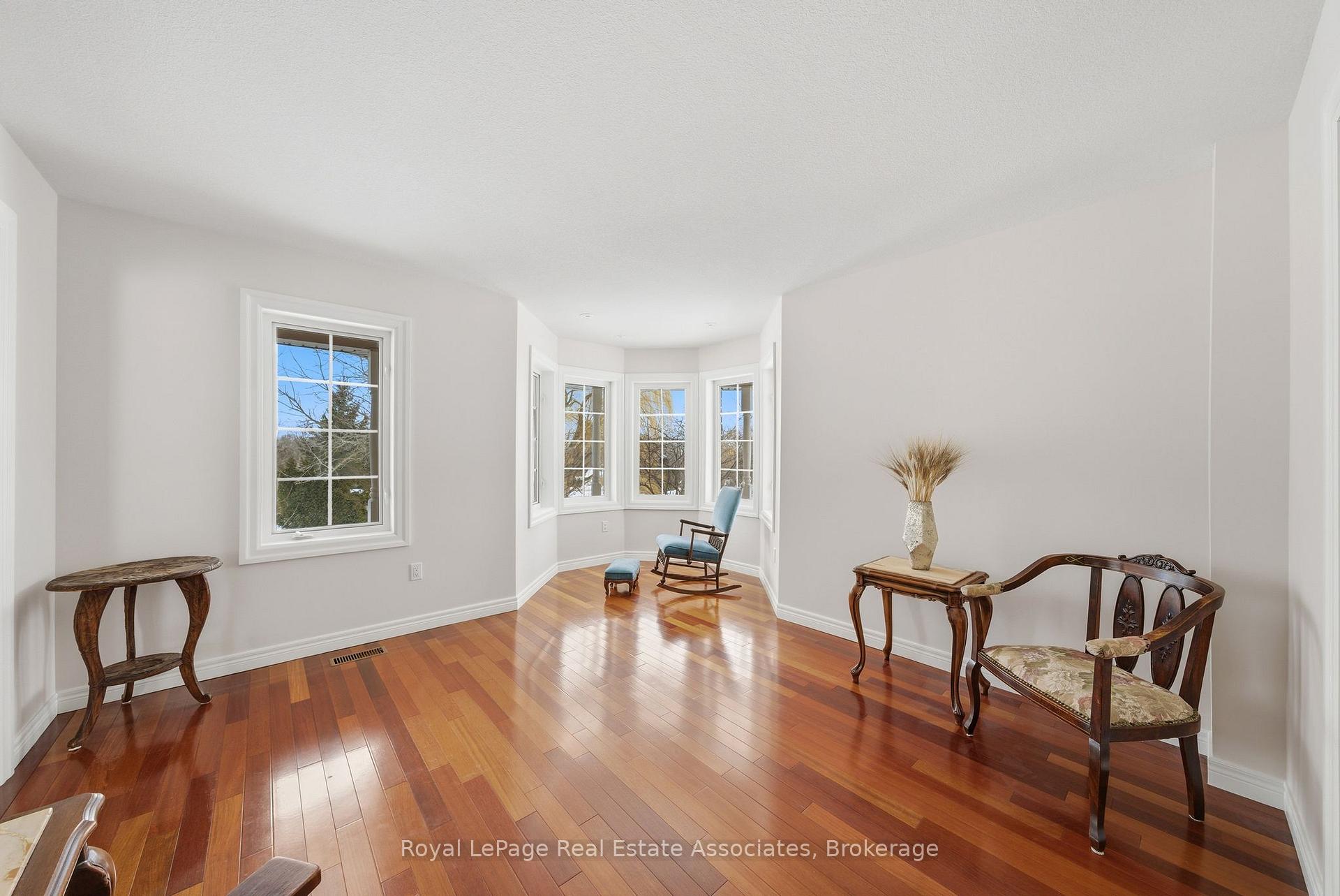 Photo 6 of 86 Ridge Road E, Grimsby, Grimsby Escarpment — HOMEH