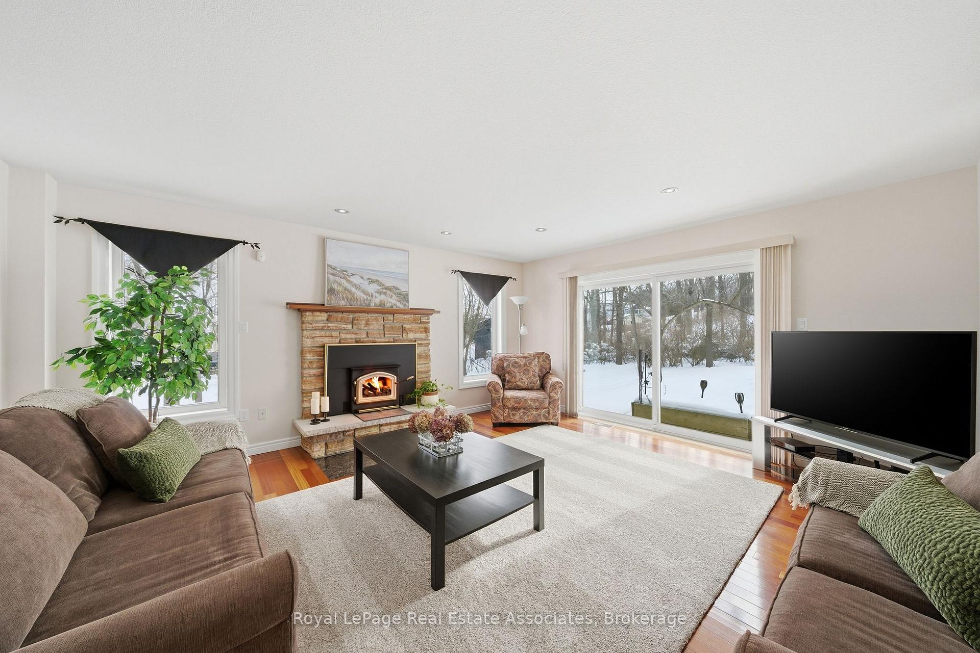 Photo 8 of 86 Ridge Road E, Grimsby, Grimsby Escarpment — HOMEH