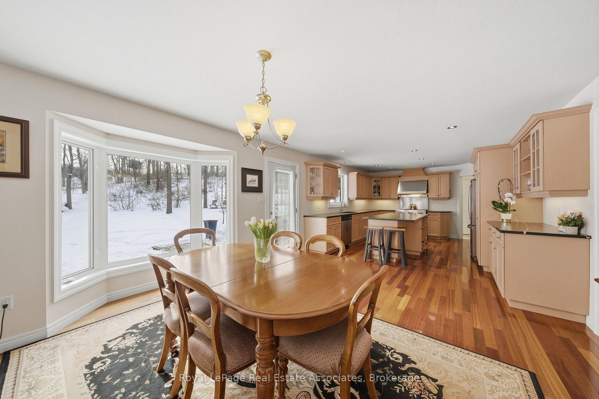 Photo 11 of 86 Ridge Road E, Grimsby, Grimsby Escarpment — HOMEH