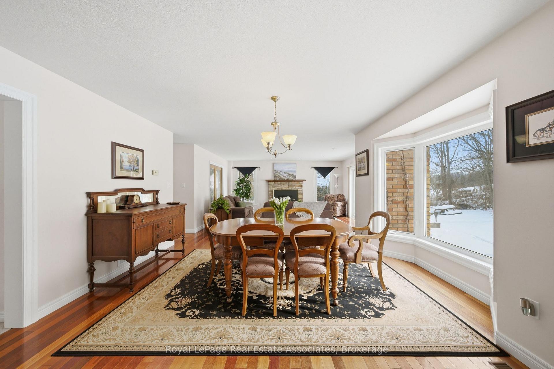 Photo 12 of 86 Ridge Road E, Grimsby, Grimsby Escarpment — HOMEH