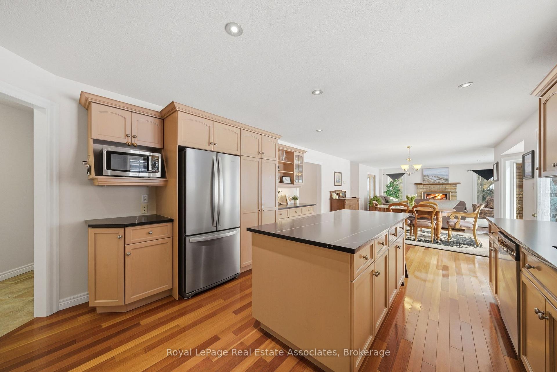 Photo 17 of 86 Ridge Road E, Grimsby, Grimsby Escarpment — HOMEH