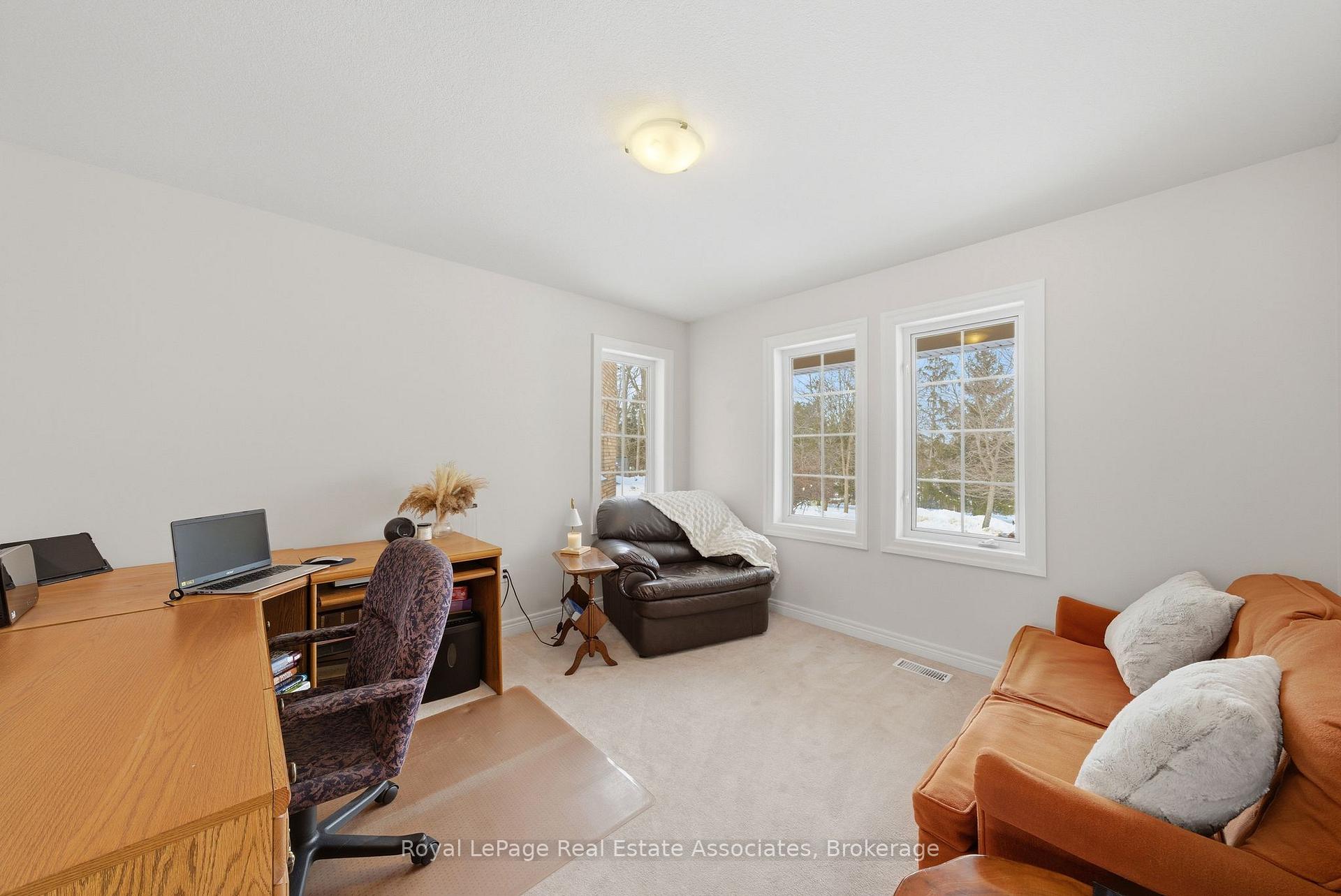 Photo 21 of 86 Ridge Road E, Grimsby, Grimsby Escarpment — HOMEH