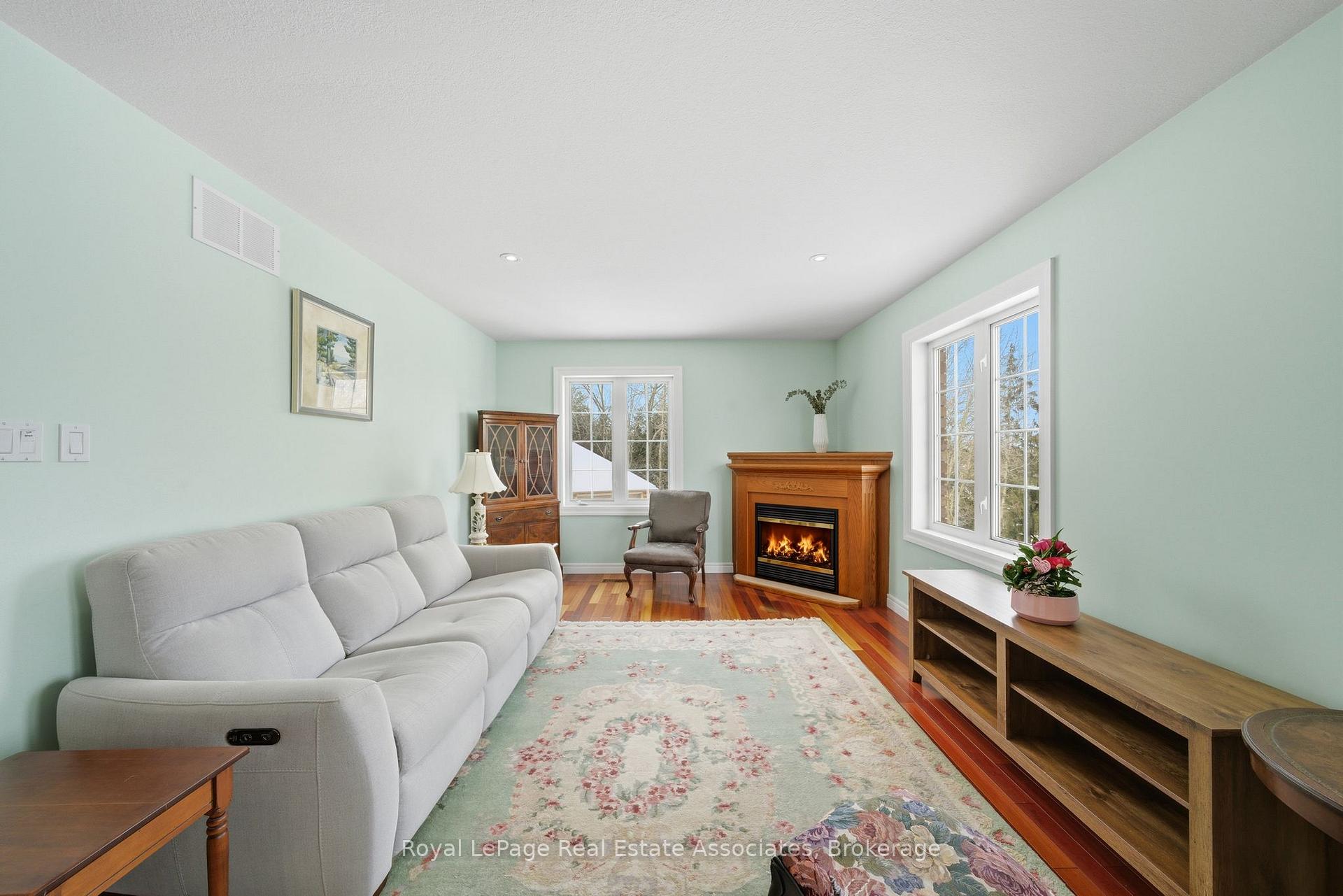 Photo 32 of 86 Ridge Road E, Grimsby, Grimsby Escarpment — HOMEH