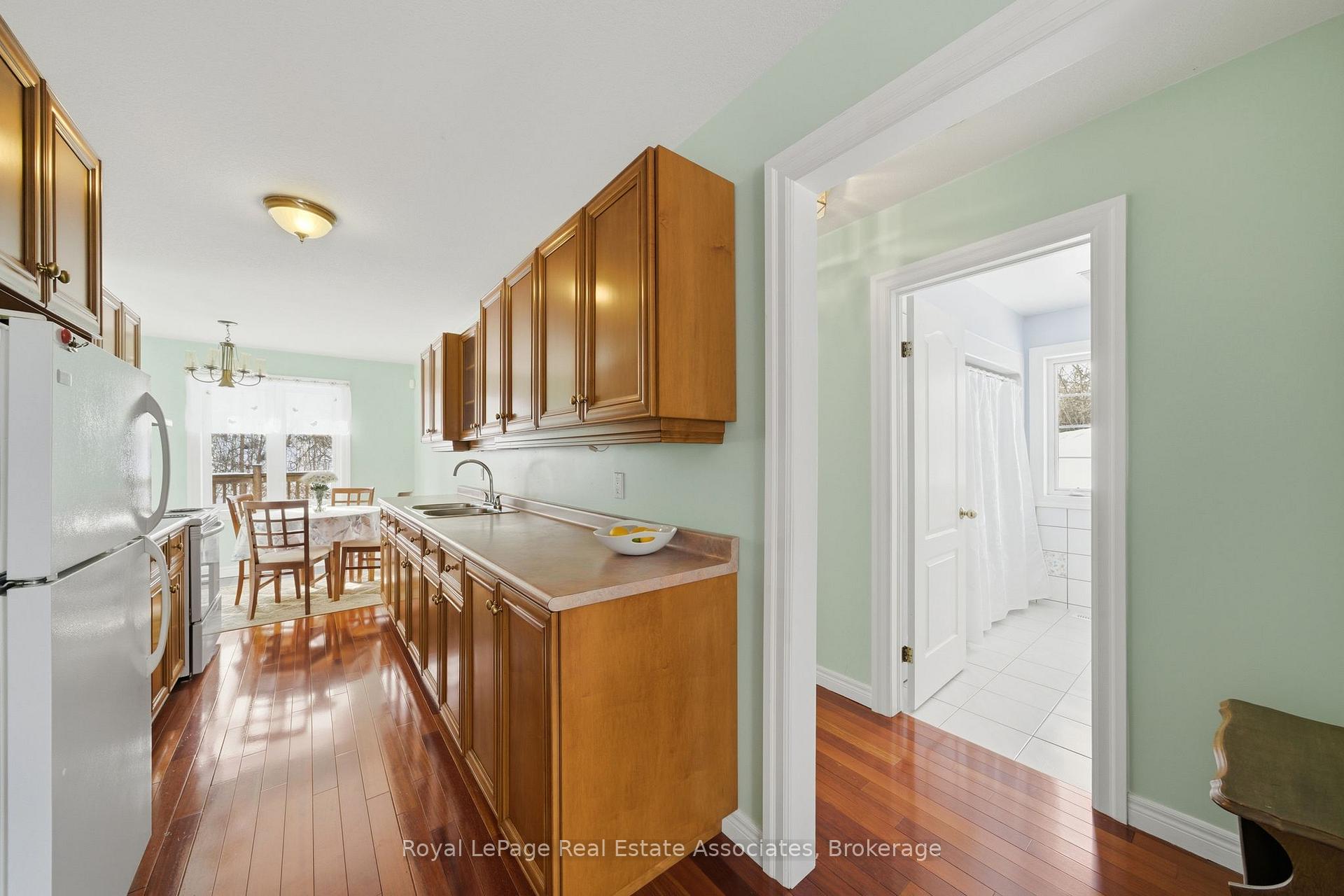 Photo 34 of 86 Ridge Road E, Grimsby, Grimsby Escarpment — HOMEH