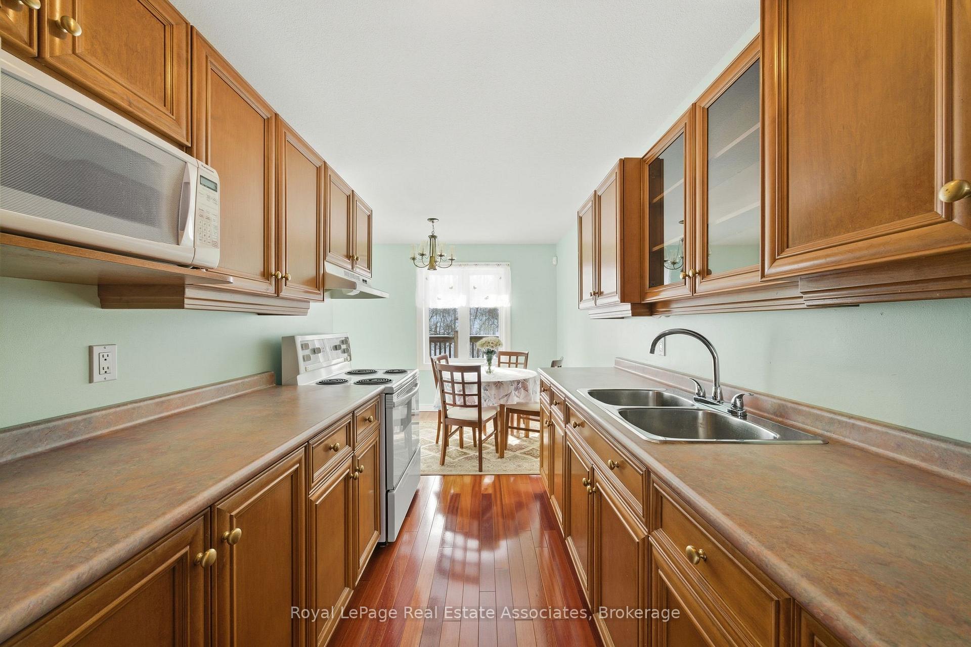 Photo 35 of 86 Ridge Road E, Grimsby, Grimsby Escarpment — HOMEH