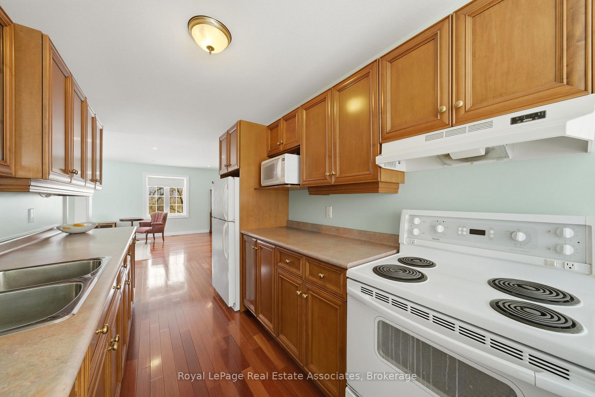 Photo 36 of 86 Ridge Road E, Grimsby, Grimsby Escarpment — HOMEH