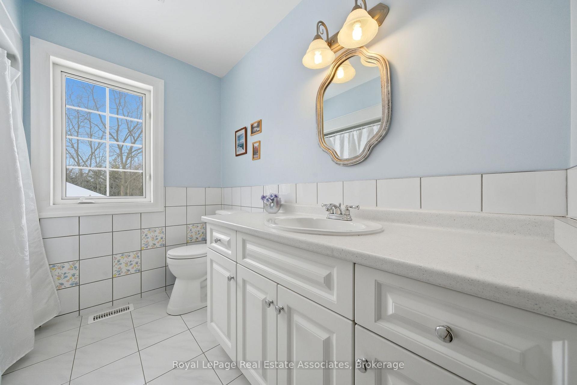 Photo 38 of 86 Ridge Road E, Grimsby, Grimsby Escarpment — HOMEH