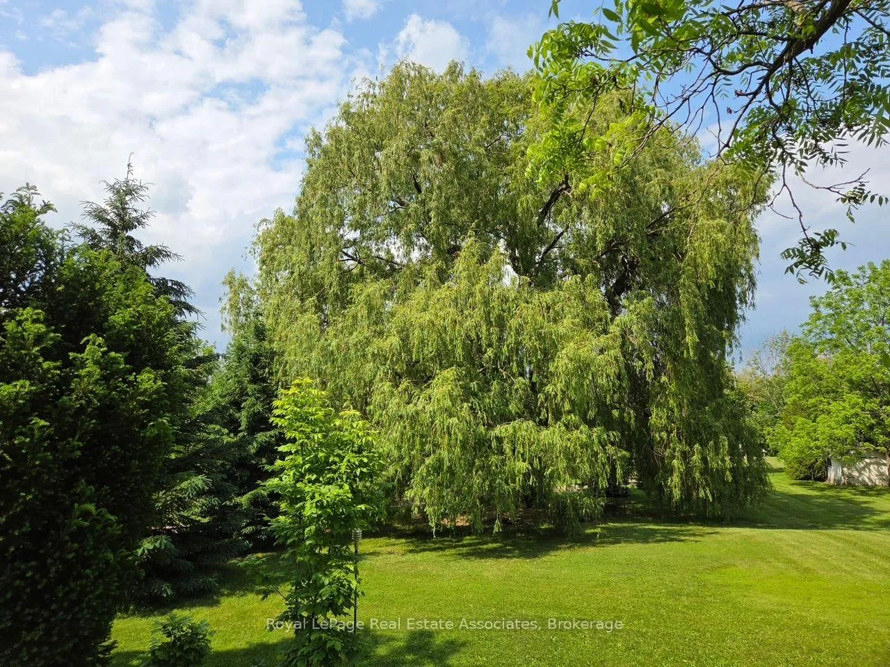 Photo 4 of 86 Ridge Road E, Grimsby, Grimsby Escarpment — HOMEH