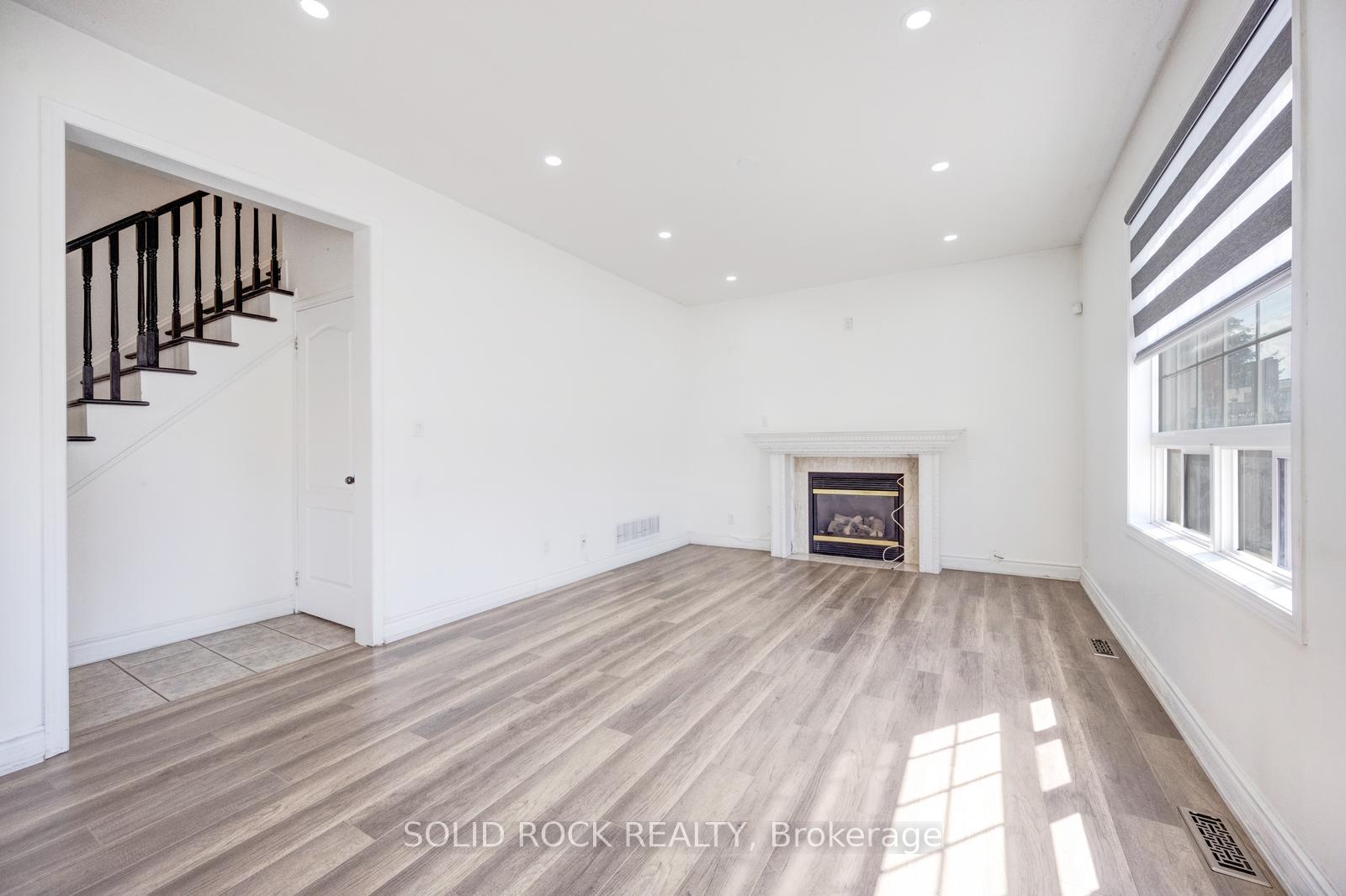 Photo 11 of 8 Gander Crescent, Brampton, Vales of Castlemore — HOMEH