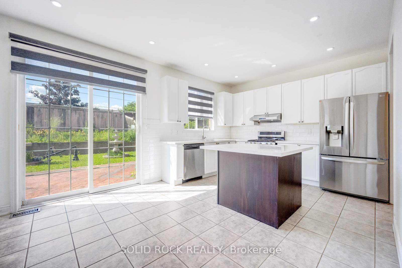 Photo 13 of 8 Gander Crescent, Brampton, Vales of Castlemore — HOMEH