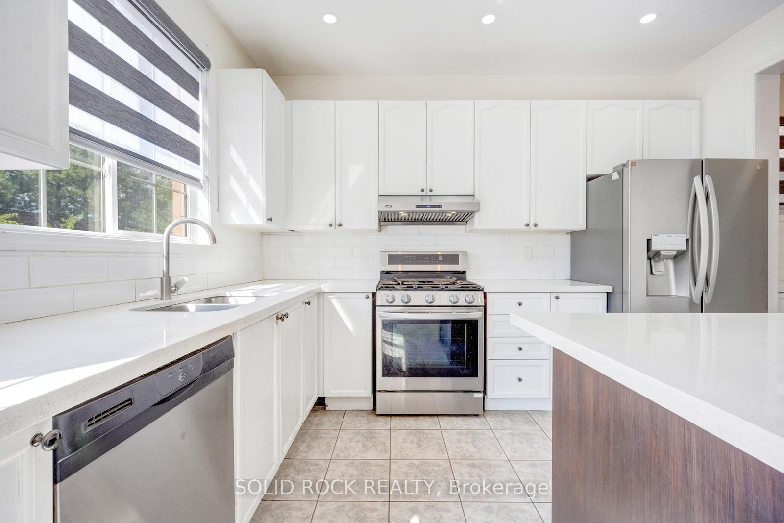 Photo 14 of 8 Gander Crescent, Brampton, Vales of Castlemore — HOMEH